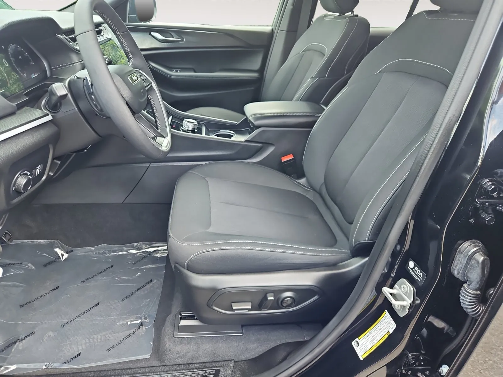 Jeep Grand Cherokee photo 9