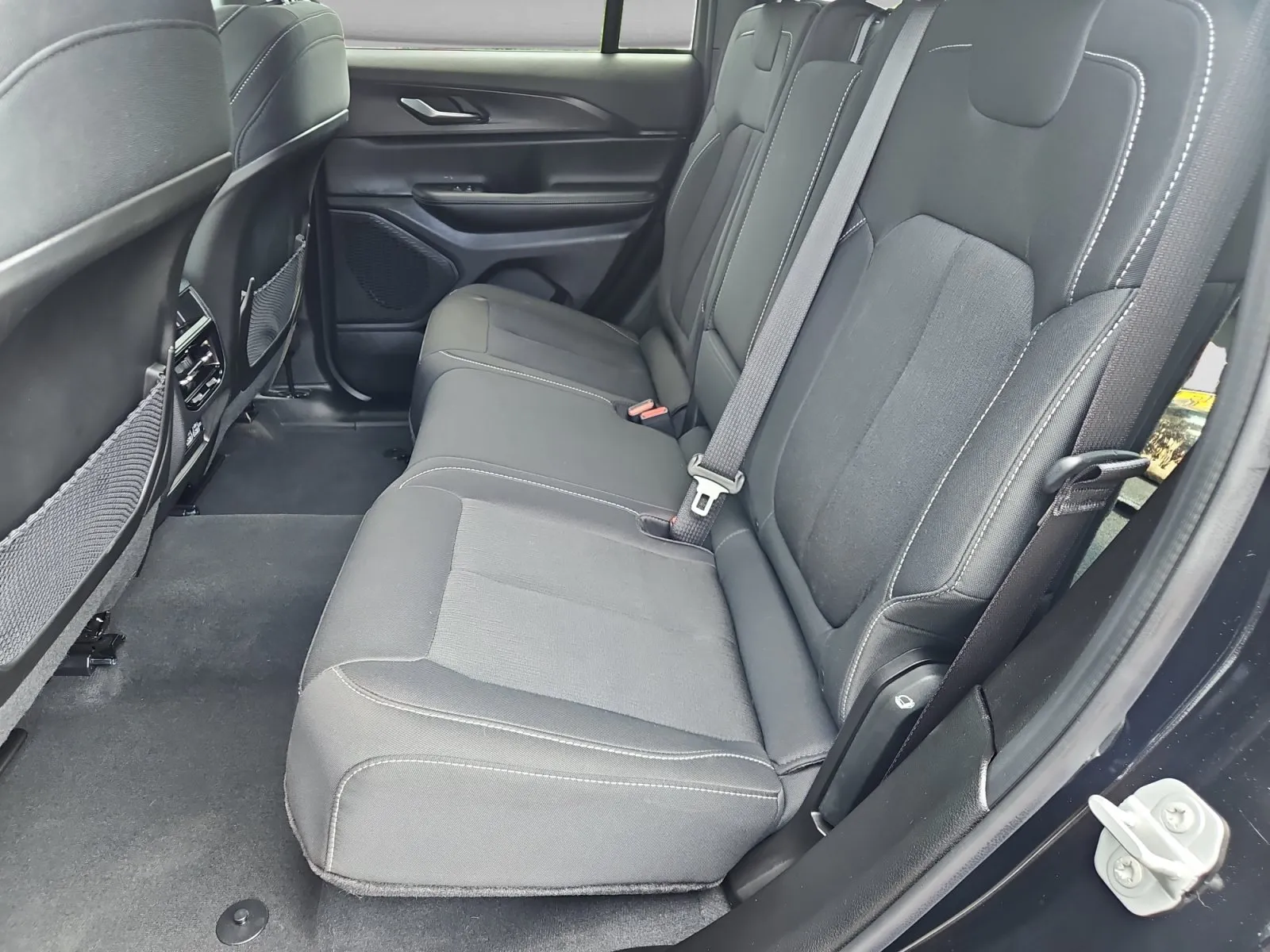 Jeep Grand Cherokee photo 14