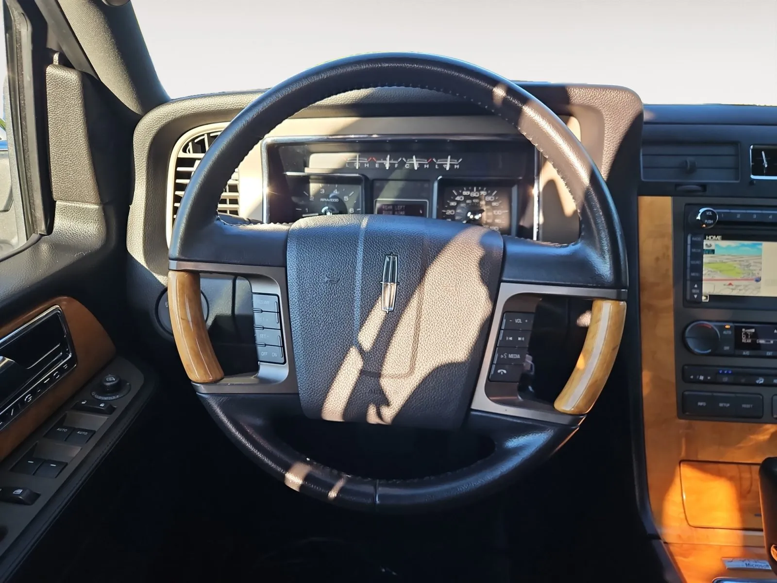 Lincoln Navigator photo 12