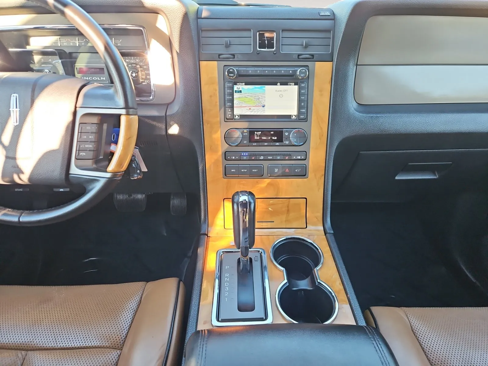 Lincoln Navigator photo 11