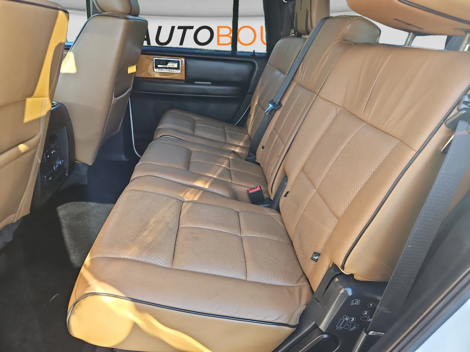 Lincoln Navigator photo 14