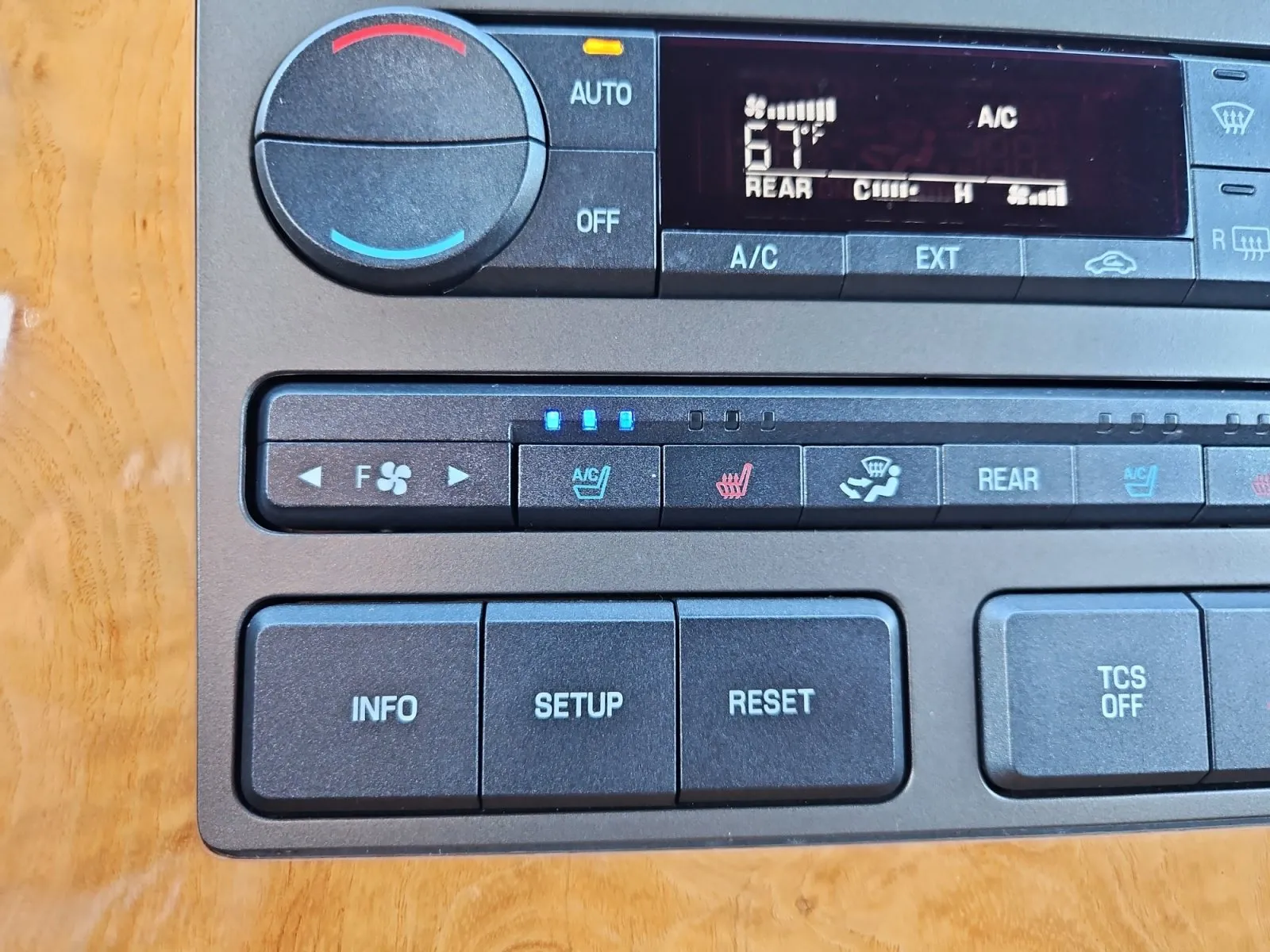 Lincoln Navigator photo 25