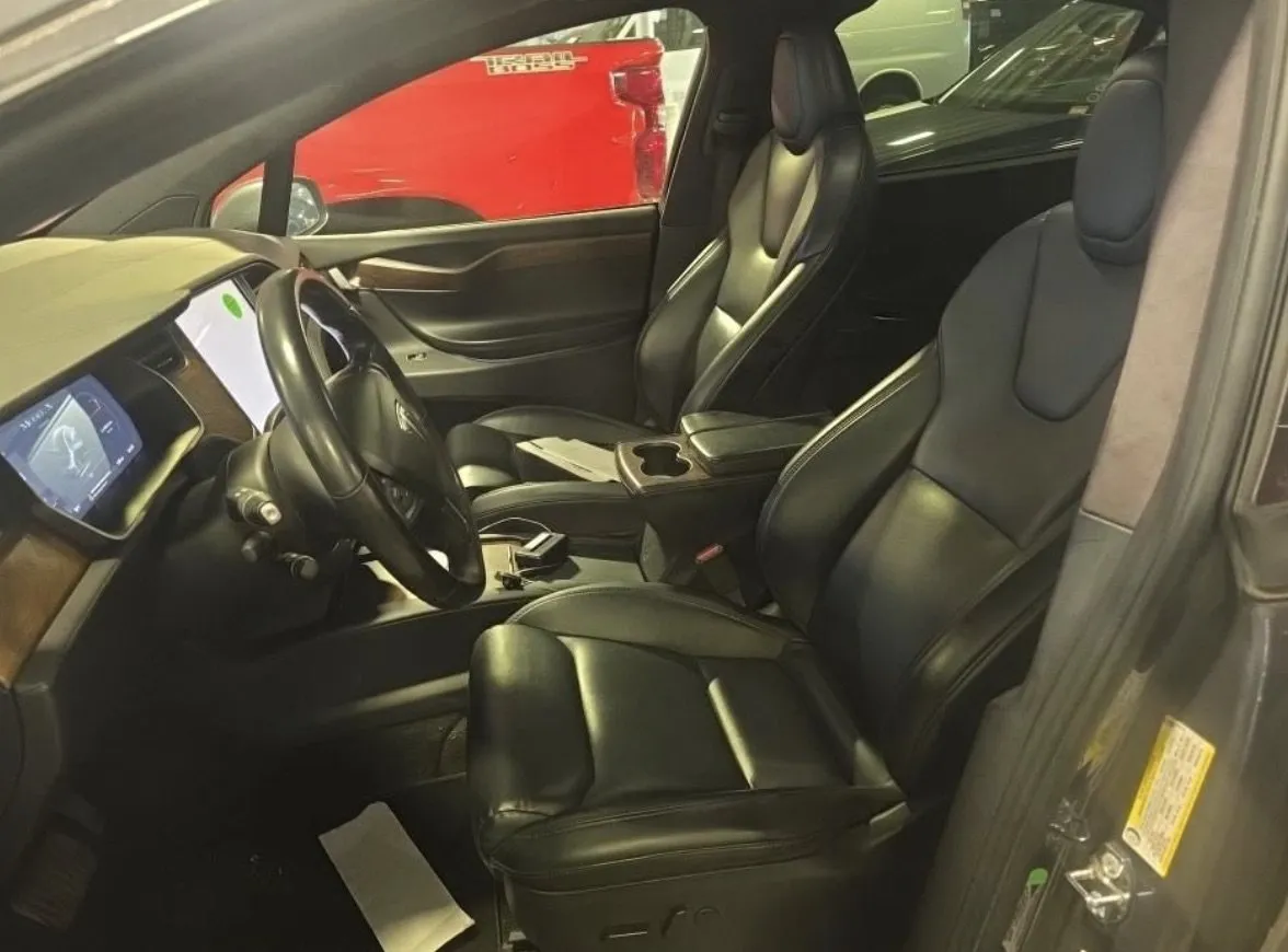 Tesla Model X photo 6