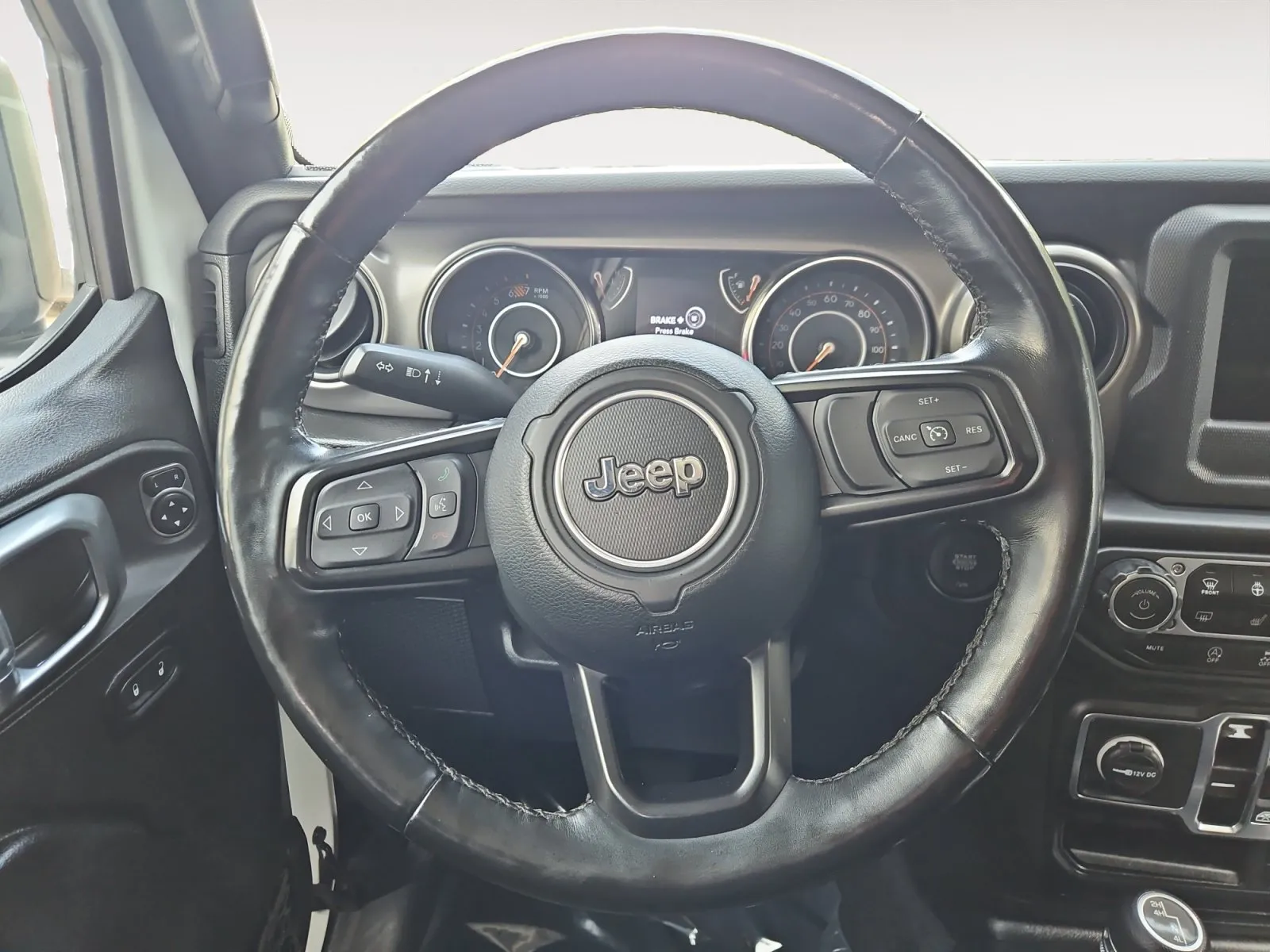Jeep Wrangler photo 11