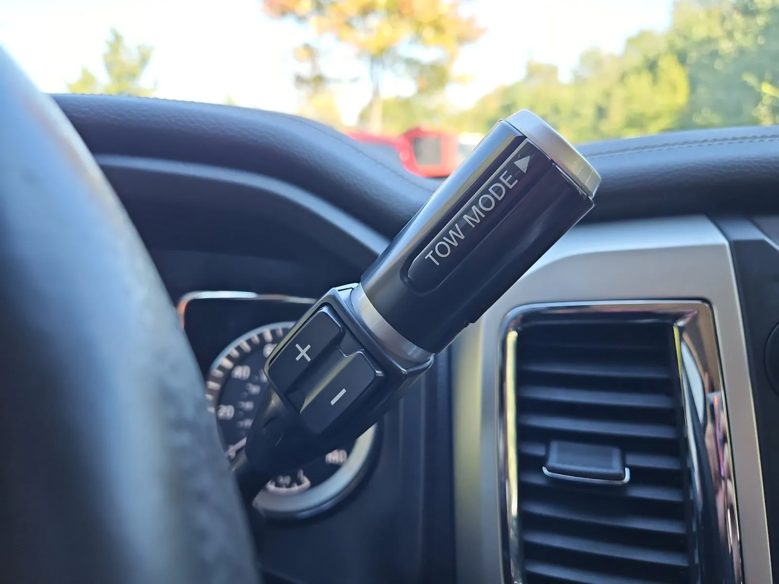 Nissan Titan photo 27