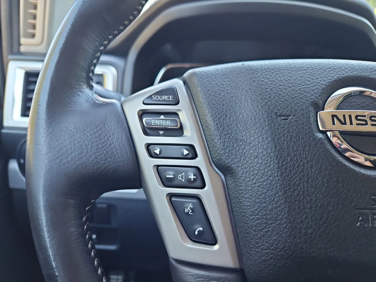 Nissan Titan photo 29