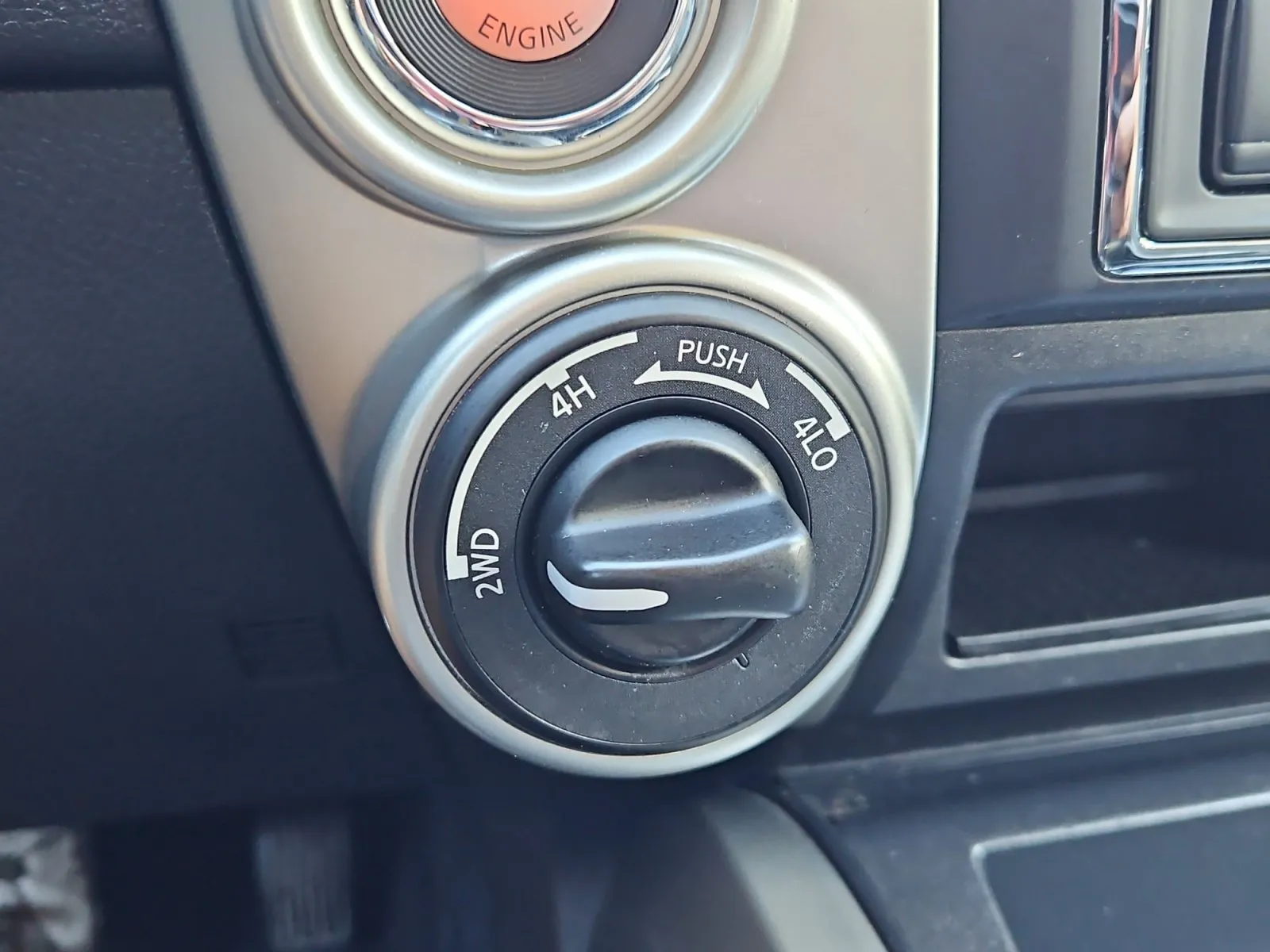 Nissan Titan photo 25