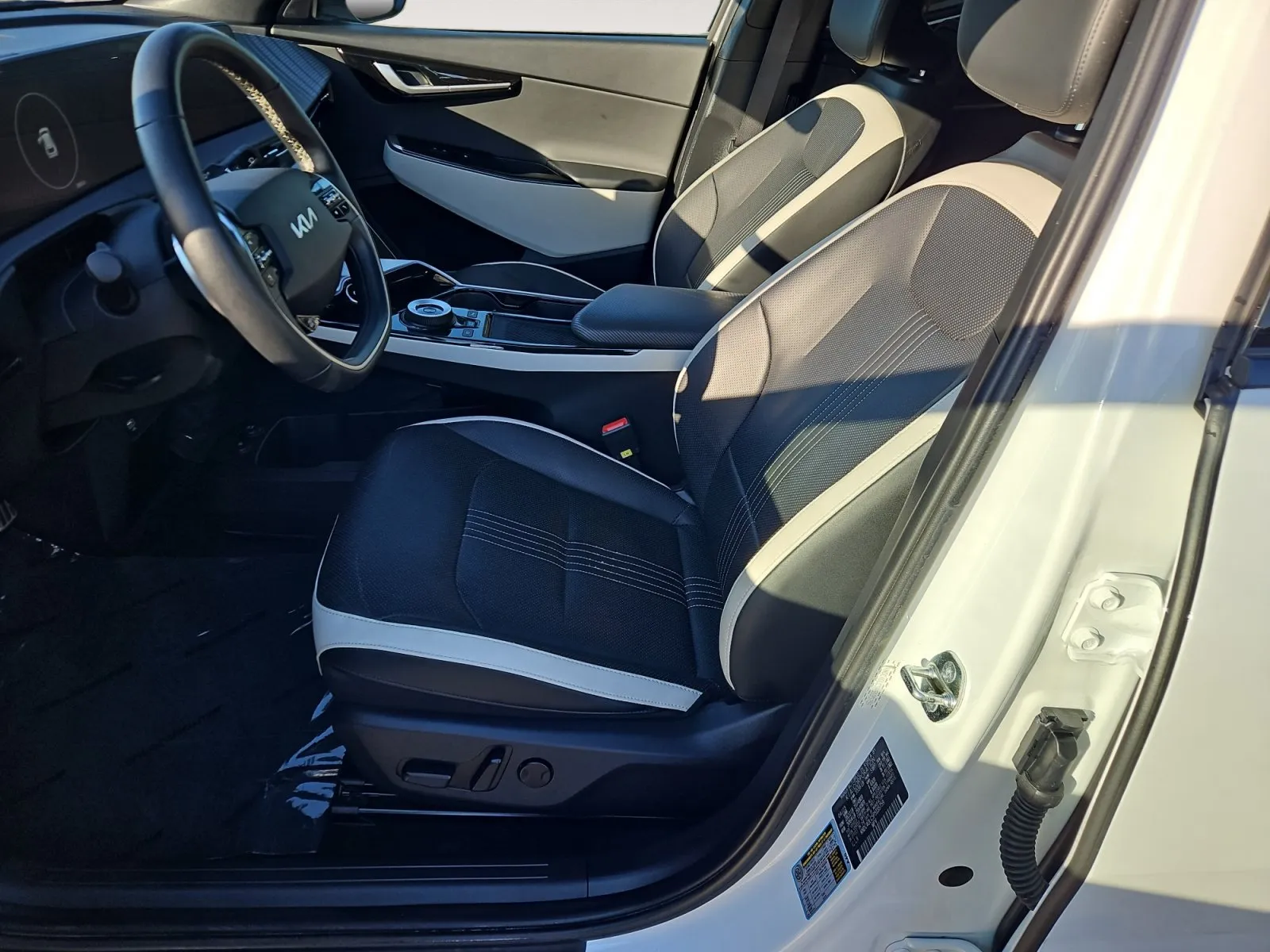 Kia EV6 photo 9