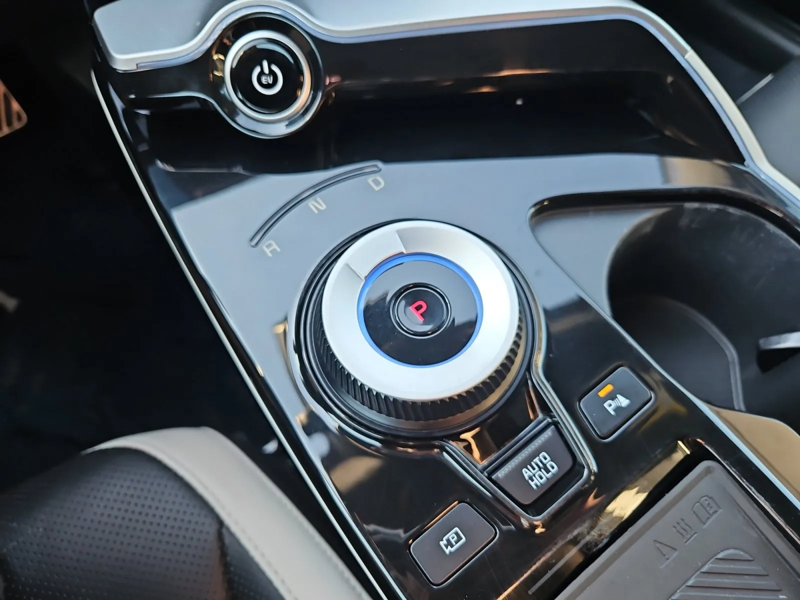 Kia EV6 photo 25