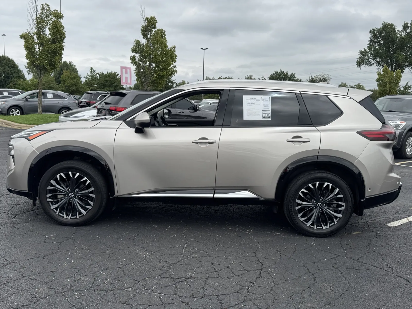 Nissan Rogue photo 10