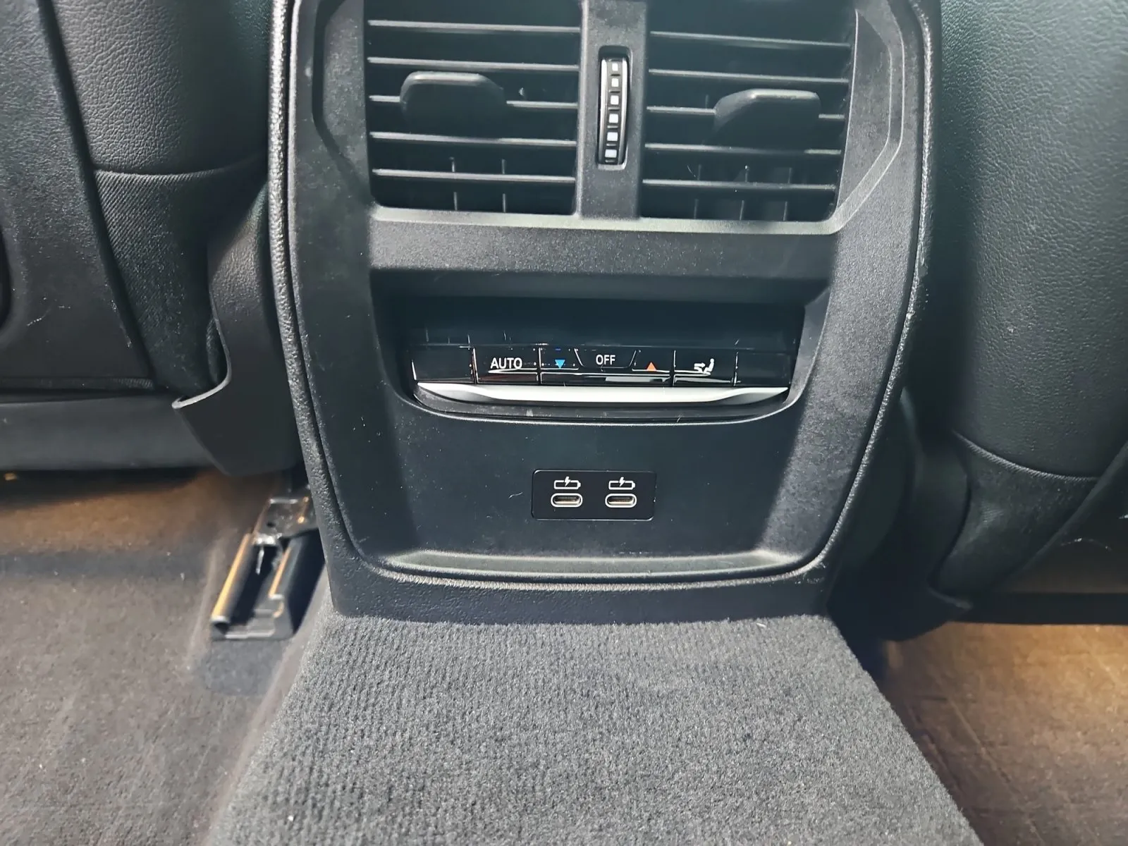 BMW 3 Series photo 14