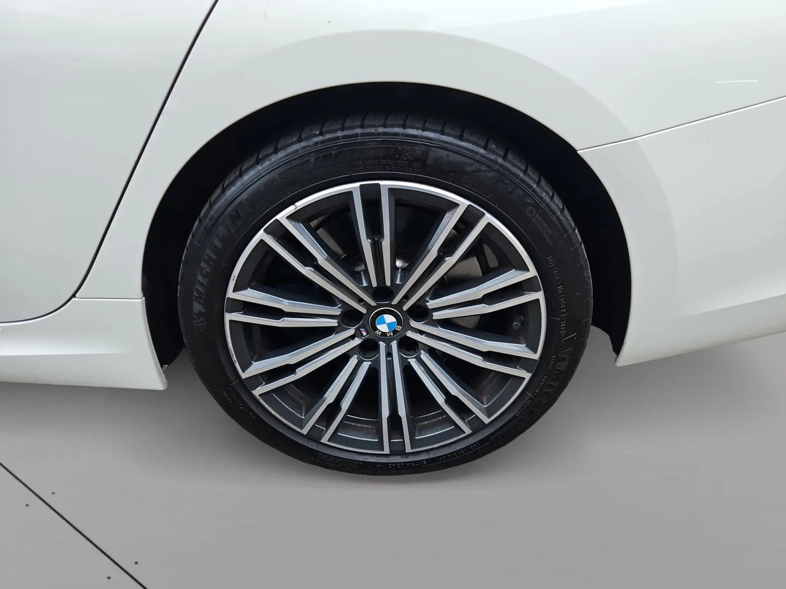 BMW 3 Series photo 16