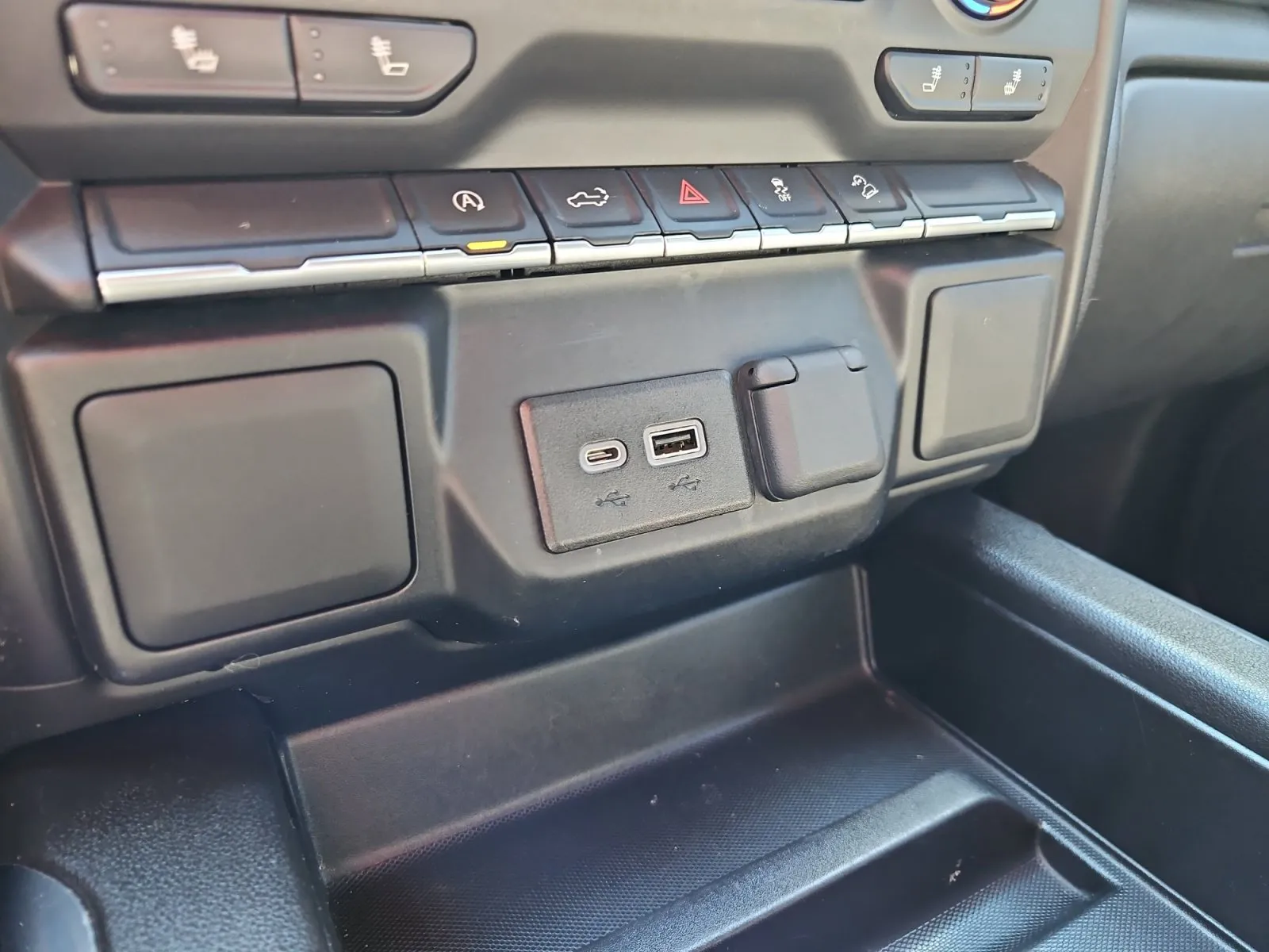 Chevrolet Silverado photo 23