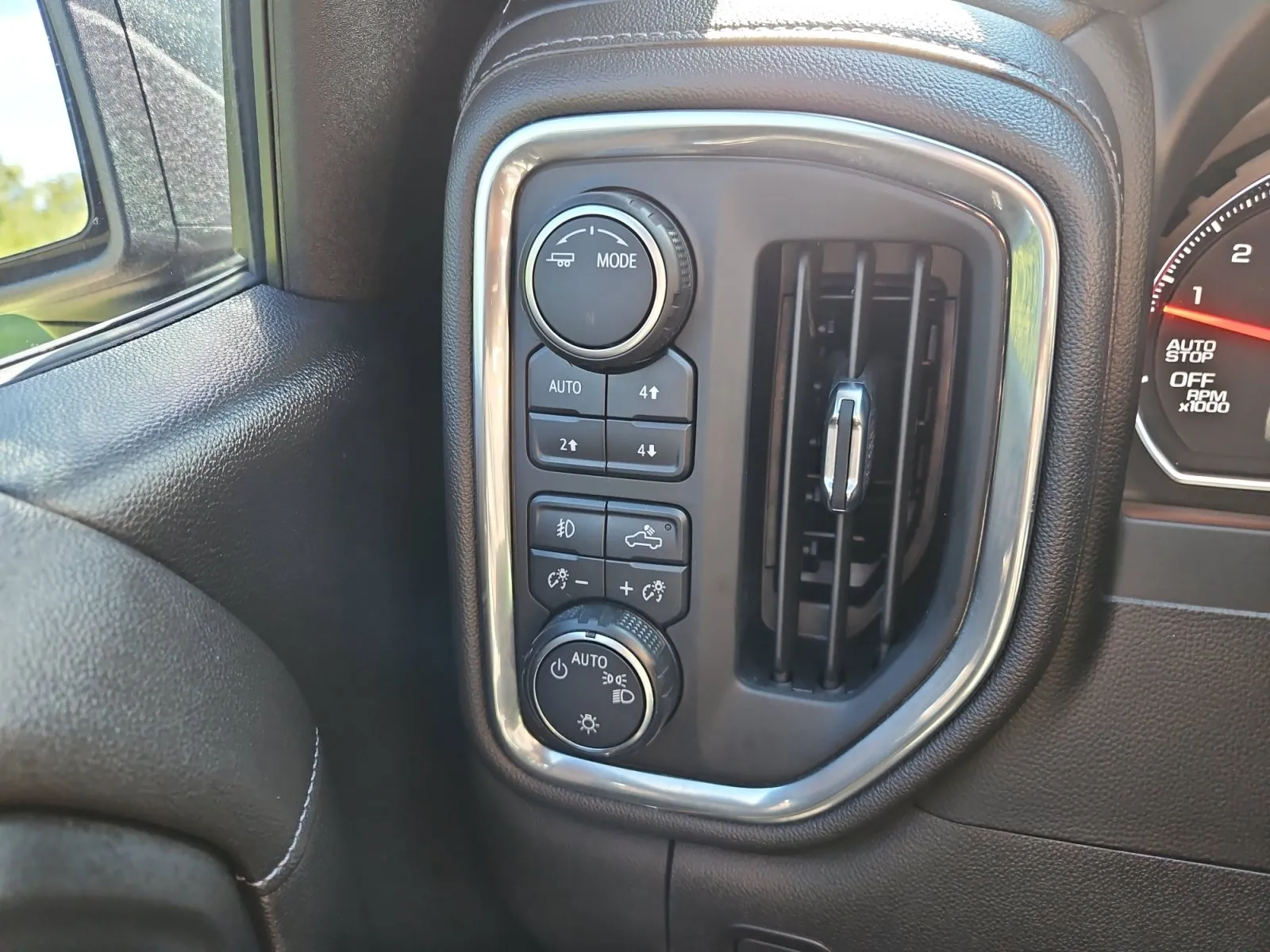 Chevrolet Silverado photo 18