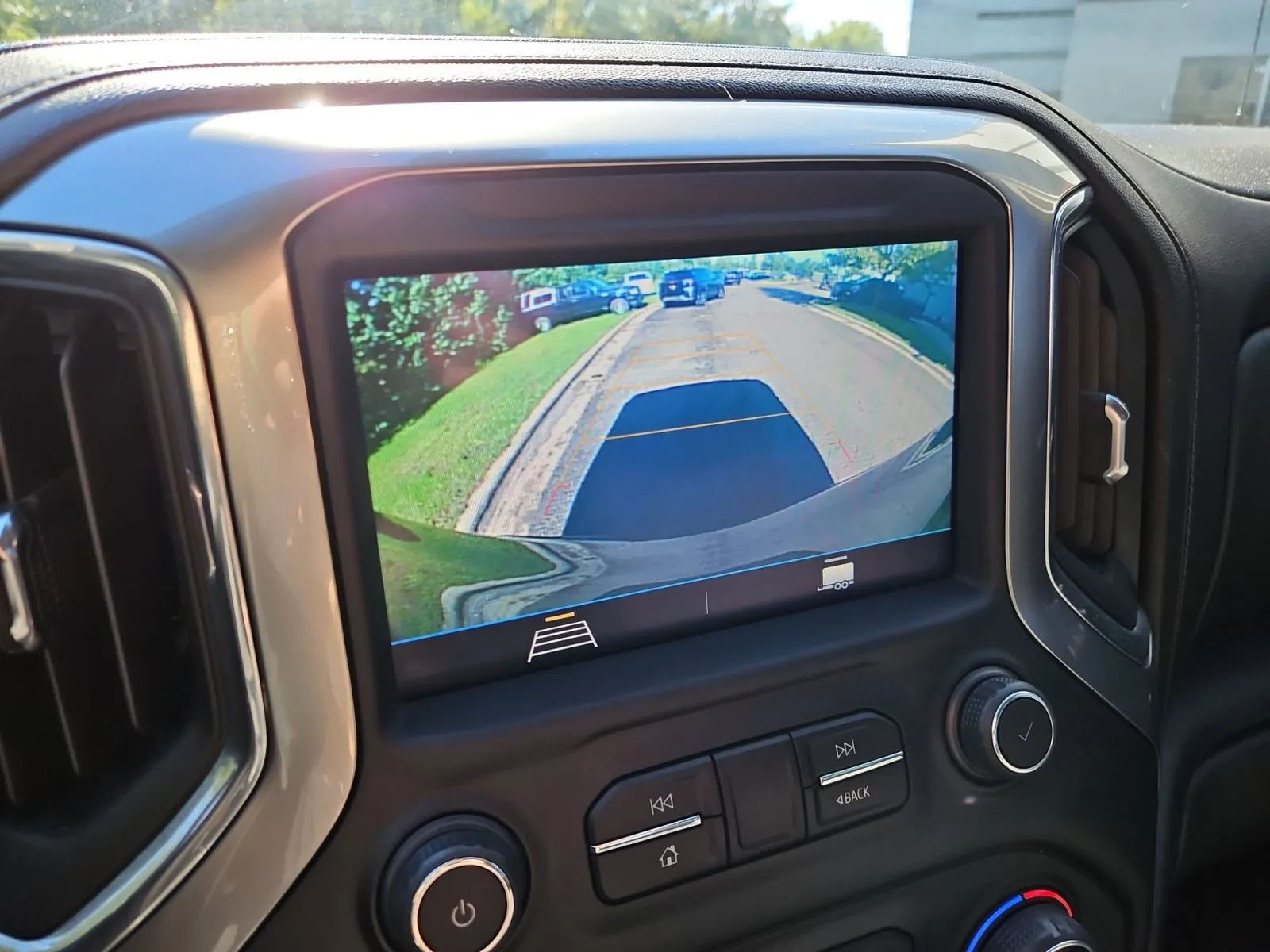 Chevrolet Silverado photo 19