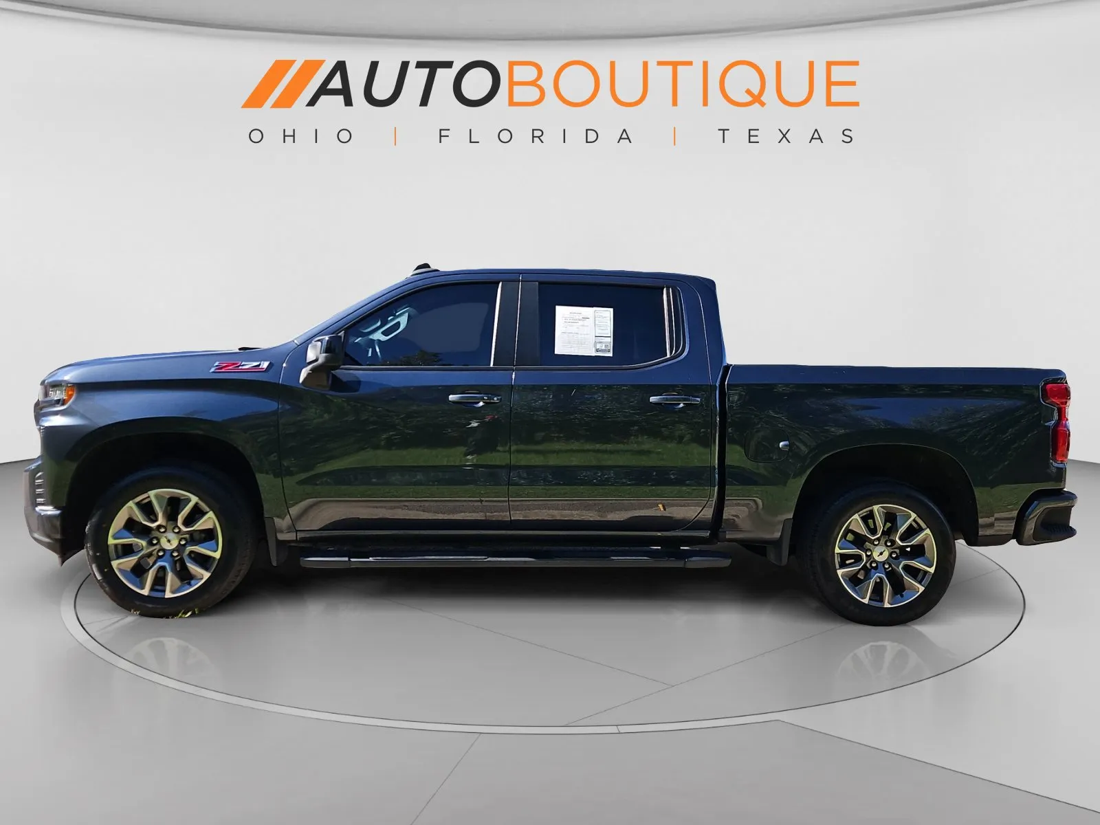 Chevrolet Silverado photo 2