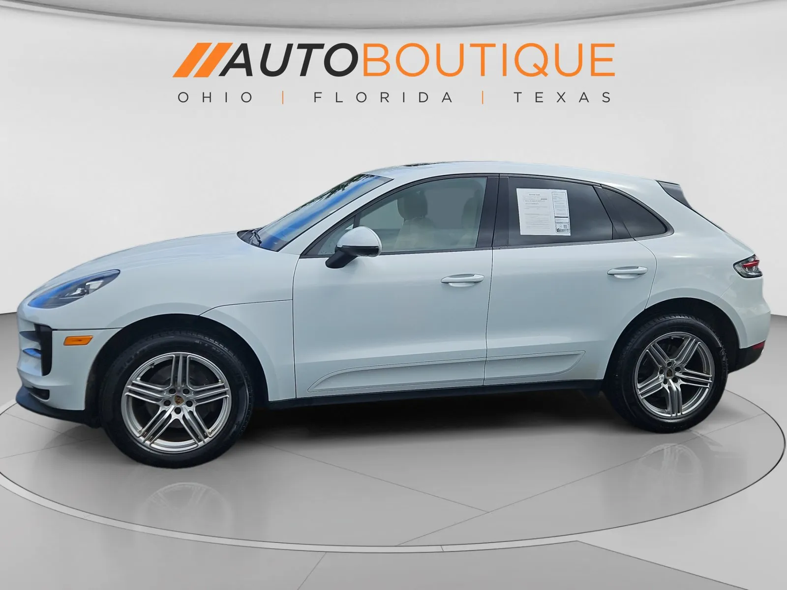 Porsche Macan photo 2