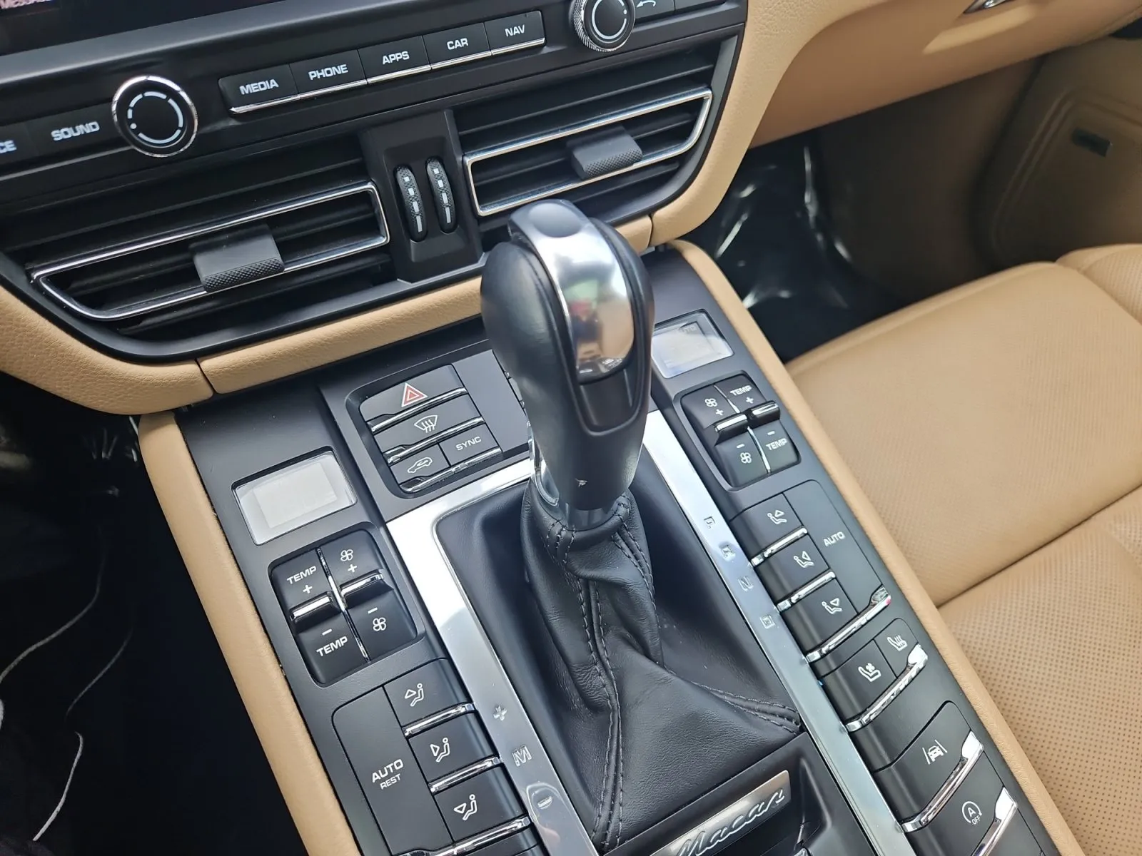 Porsche Macan photo 23