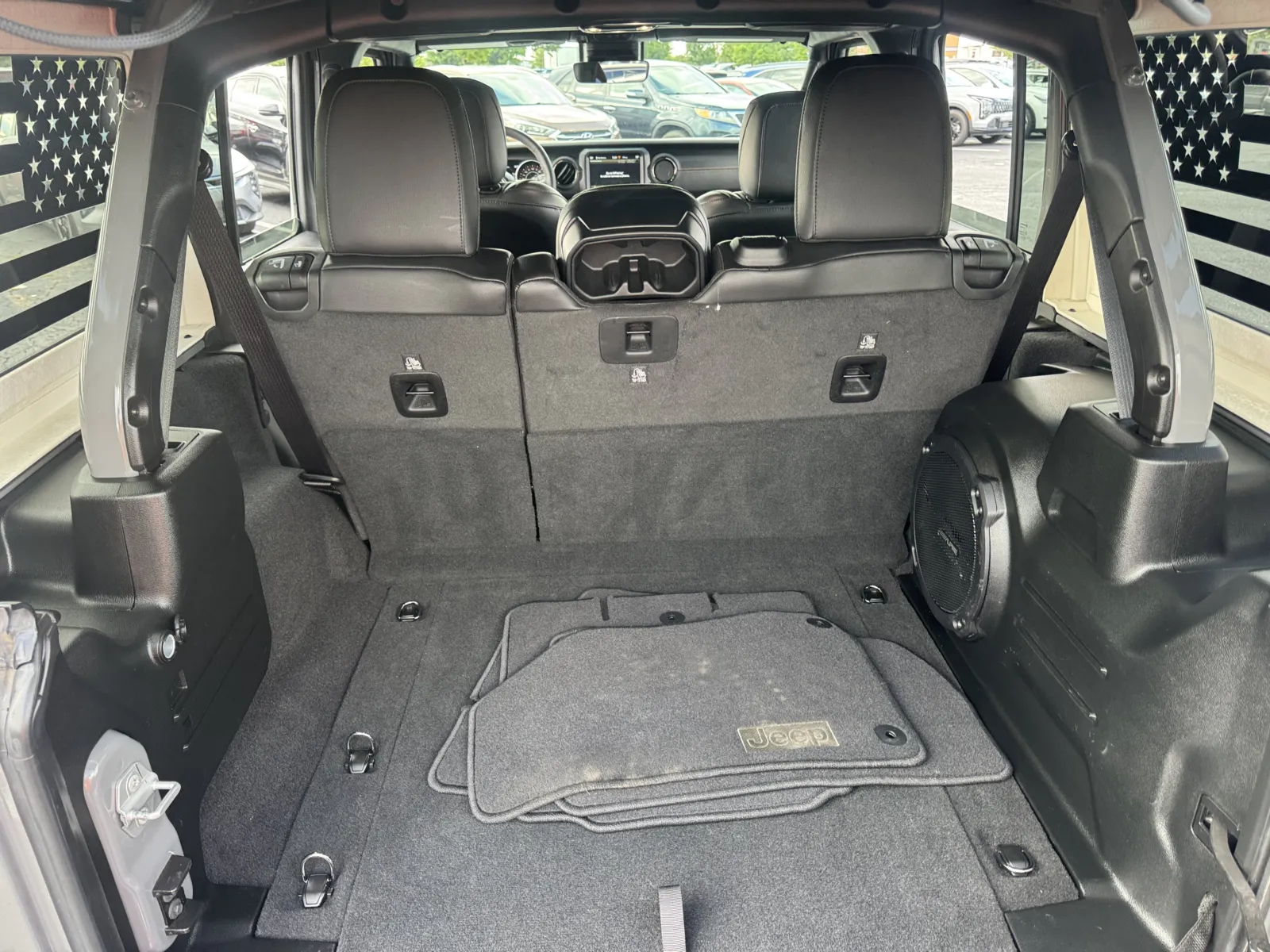 Jeep Wrangler photo 14