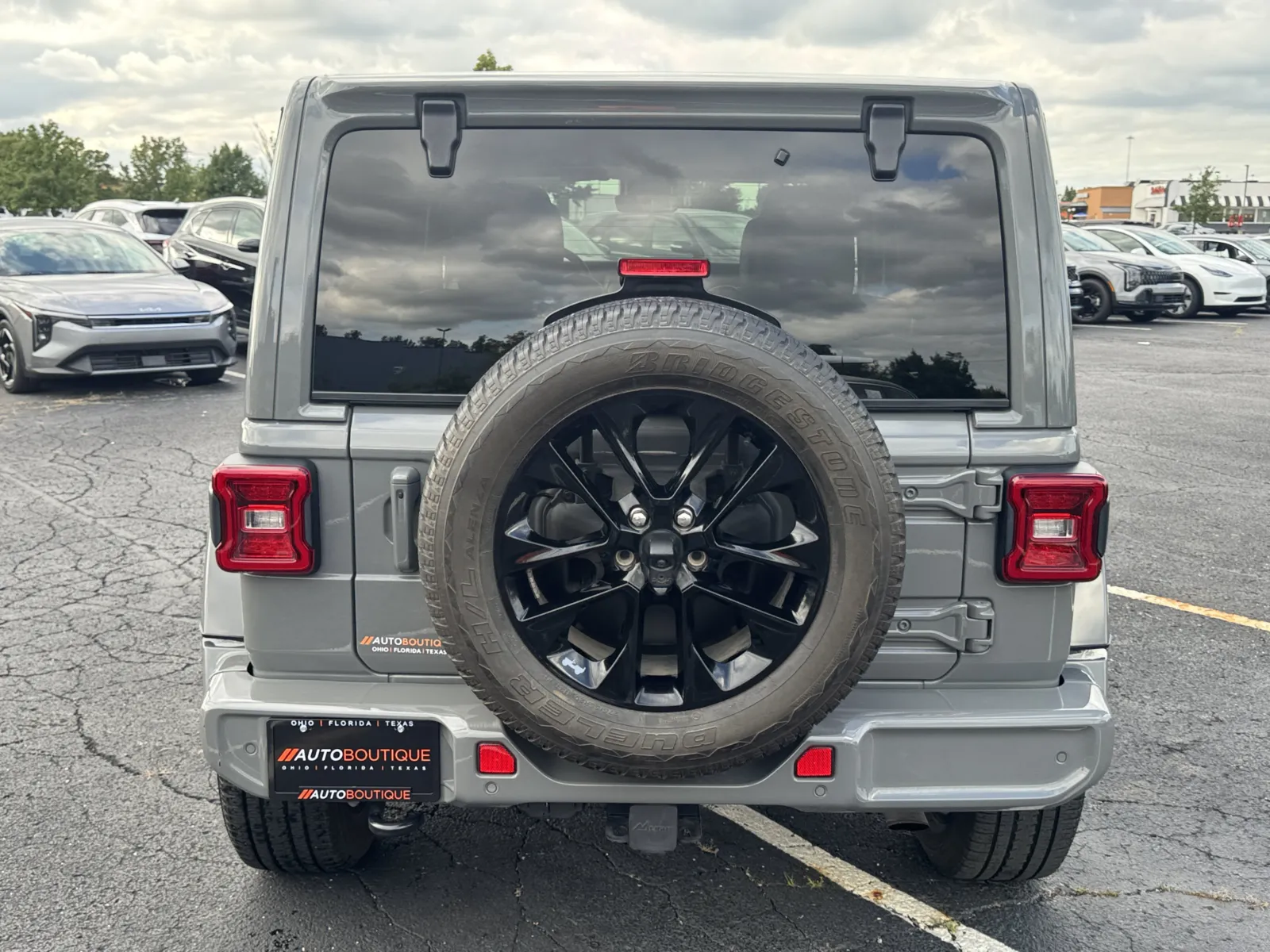 Jeep Wrangler photo 12