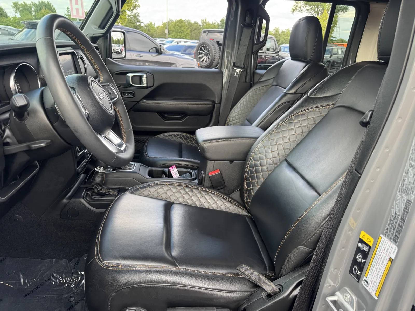 Jeep Wrangler photo 9