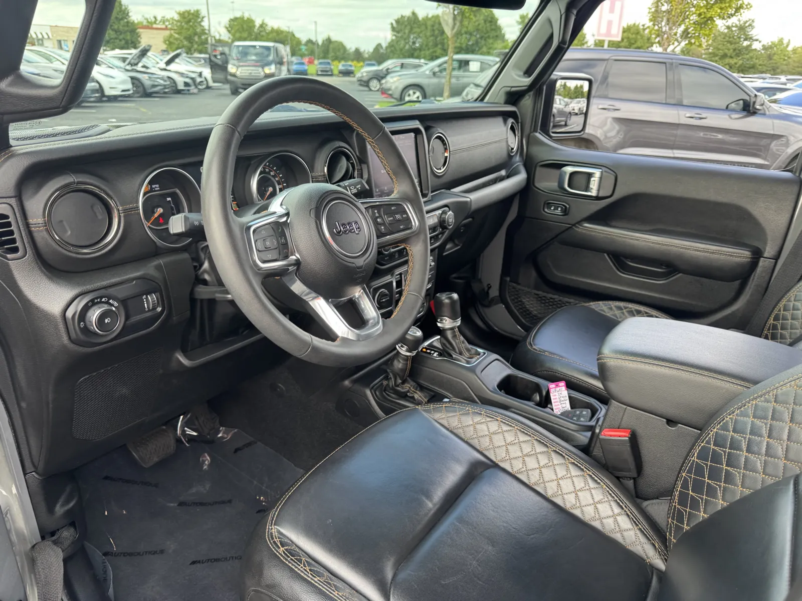 Jeep Wrangler photo 8