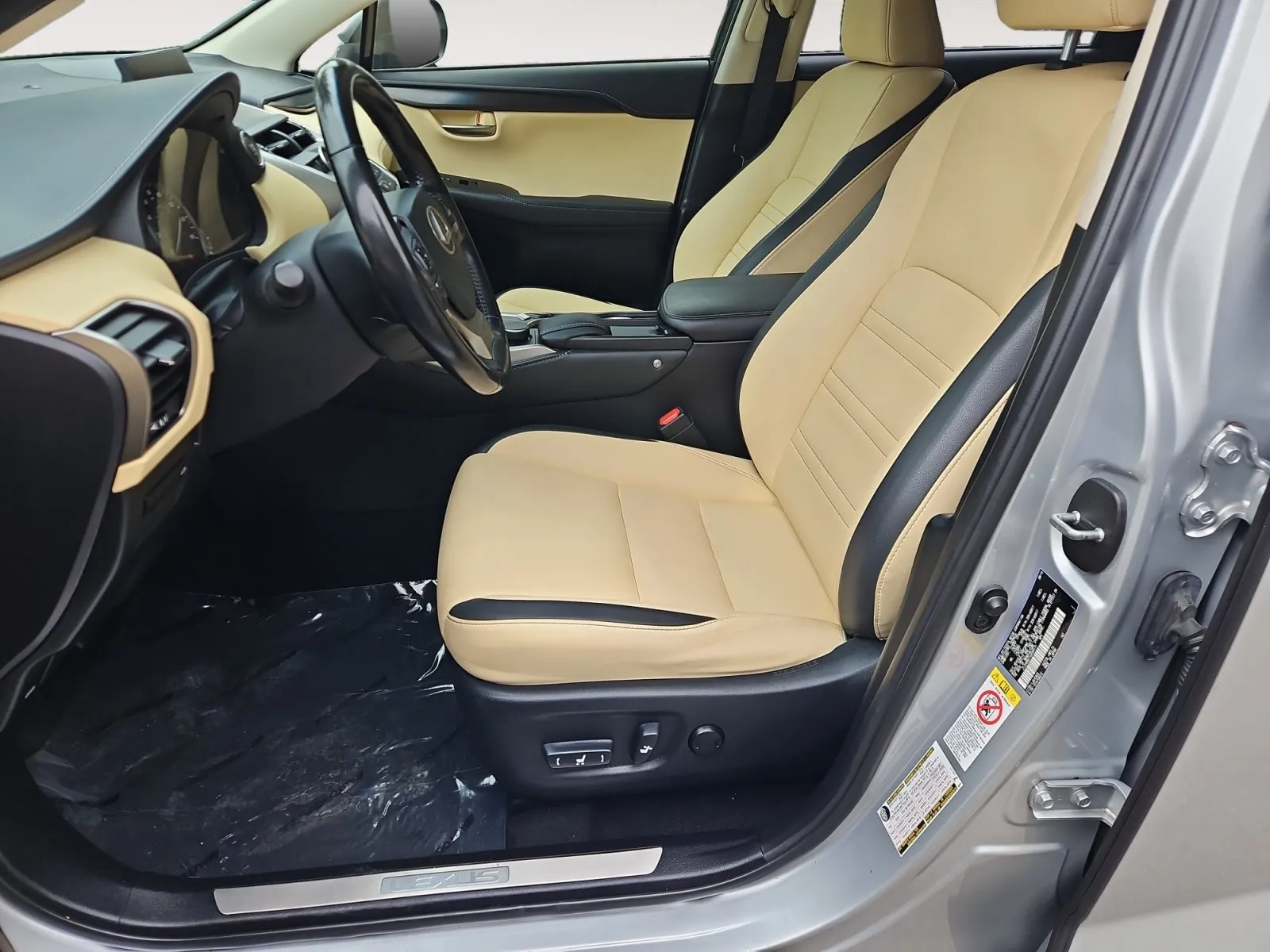 Lexus NX photo 10