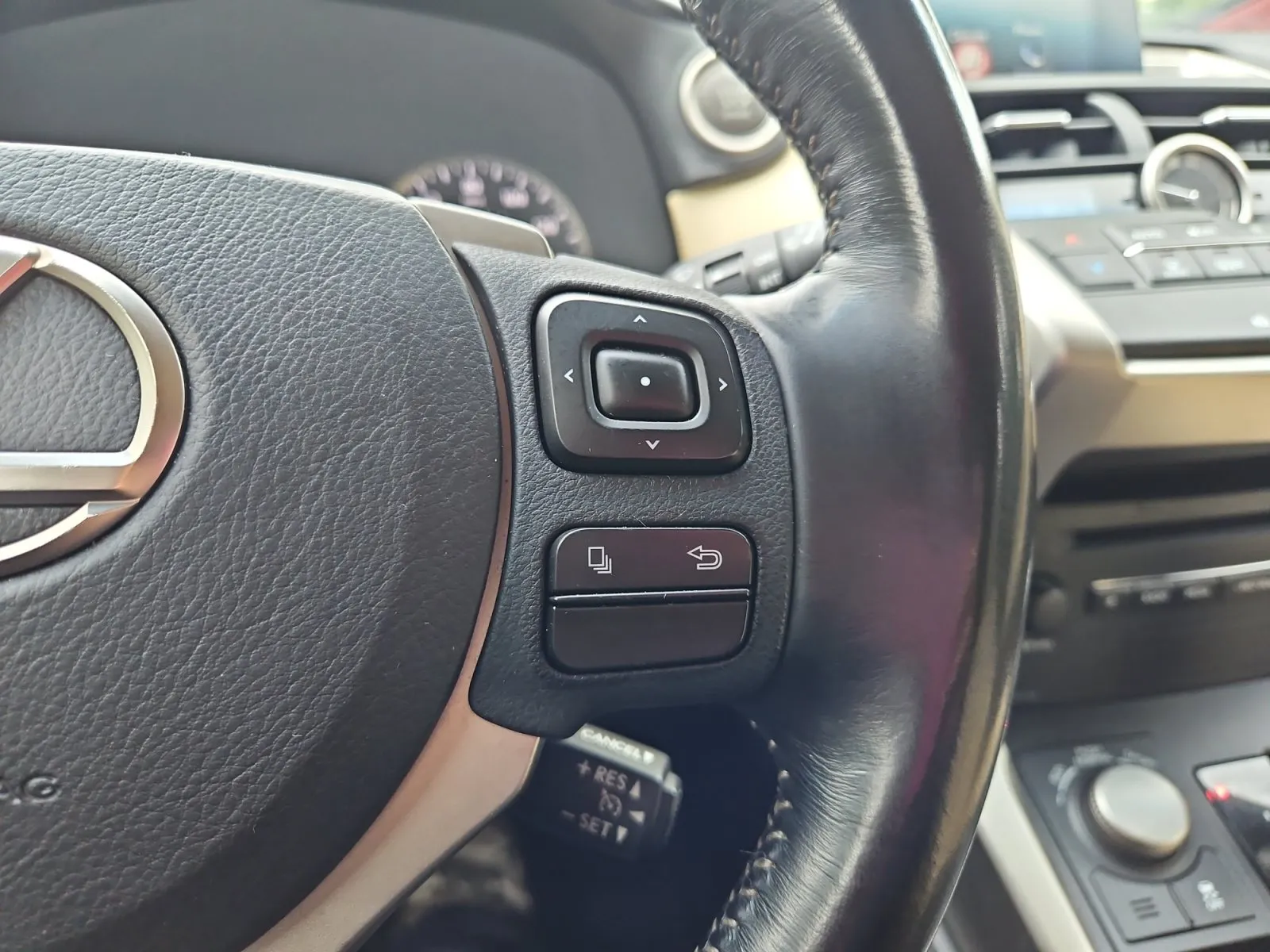 Lexus NX photo 26