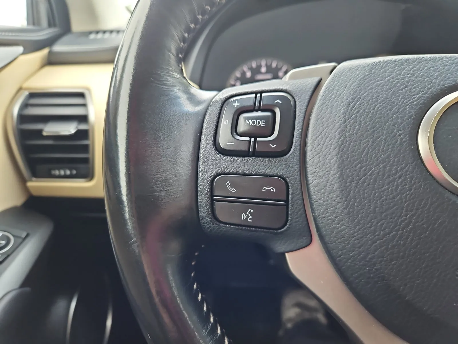 Lexus NX photo 25