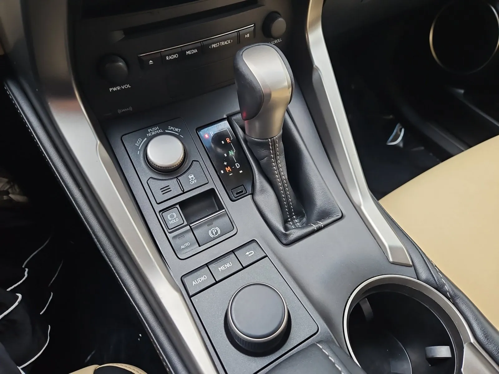 Lexus NX photo 22