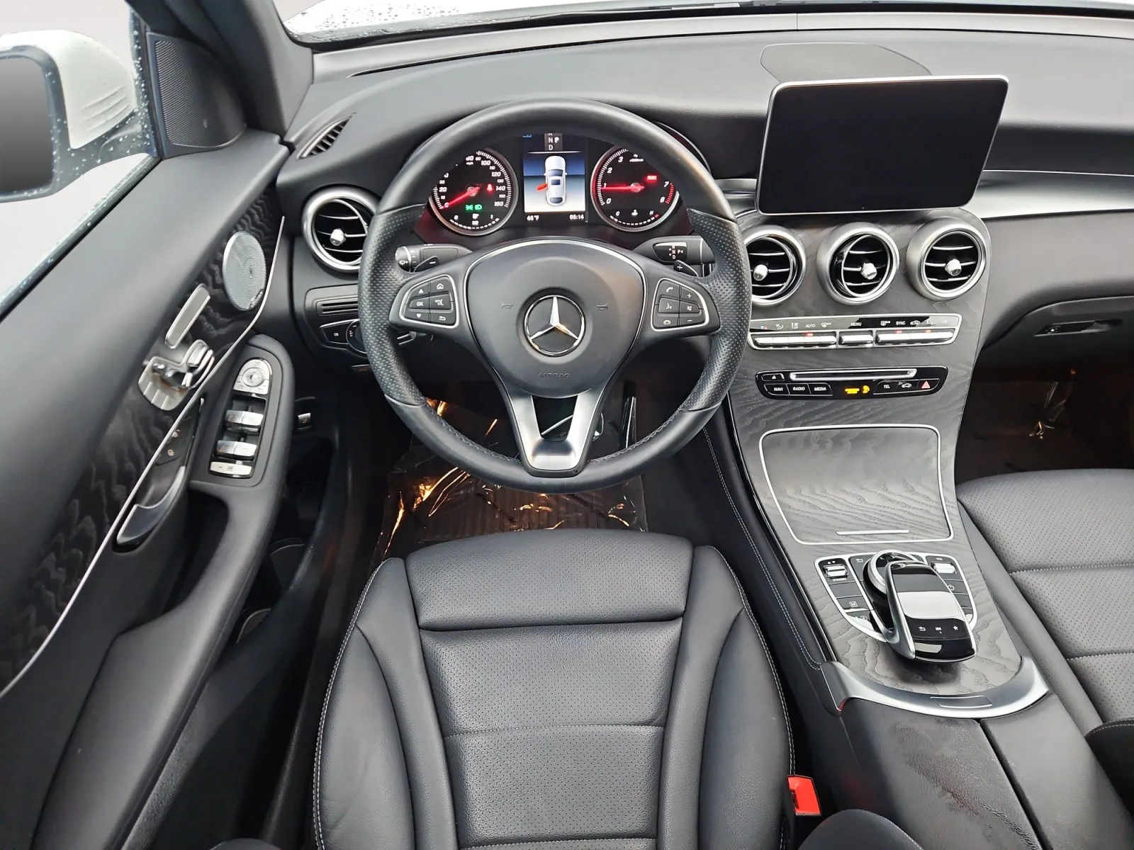 Mercedes-Benz GLC photo 10