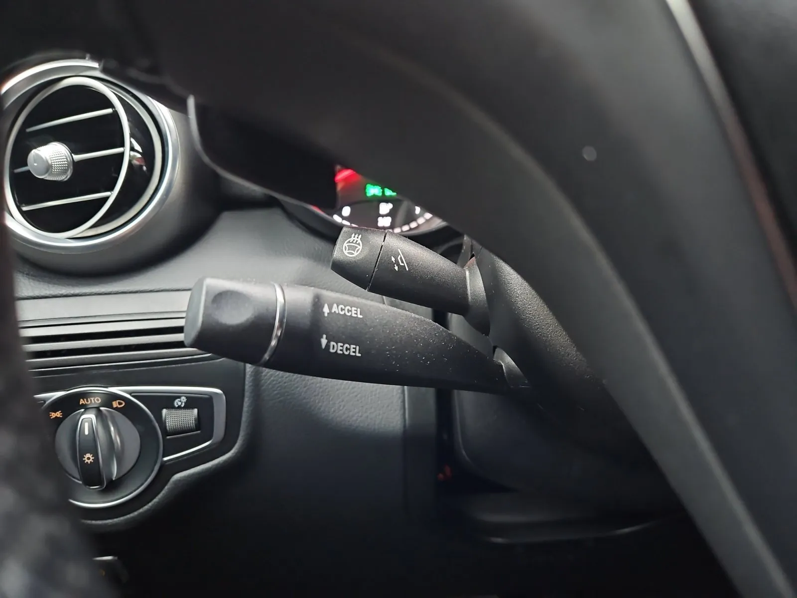 Mercedes-Benz GLC photo 29