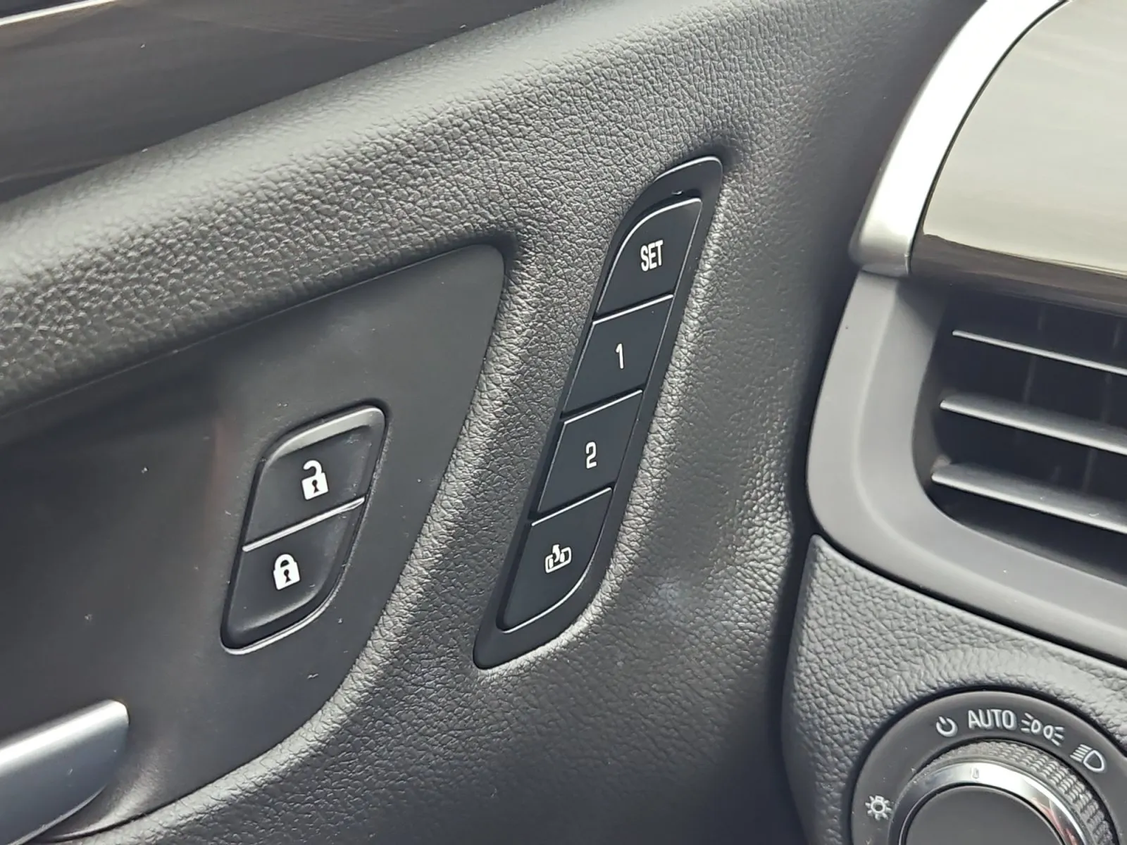 Buick Envision photo 16