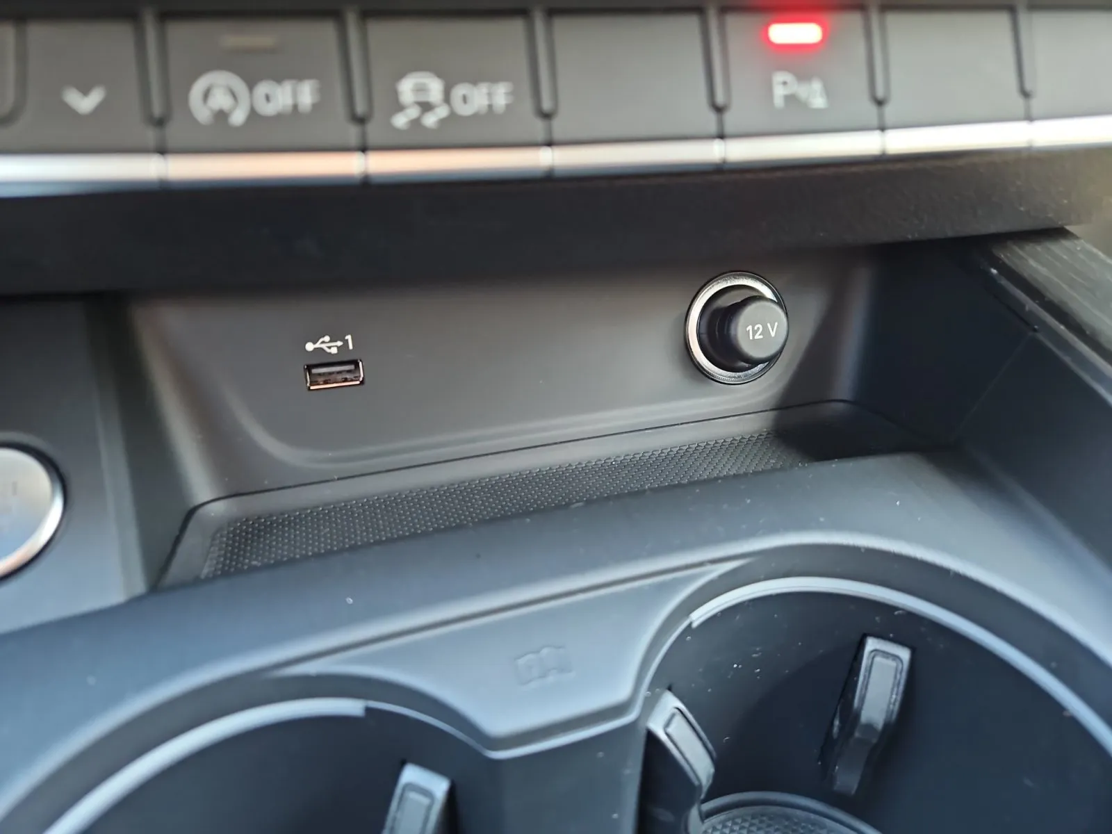 Audi A4 photo 24