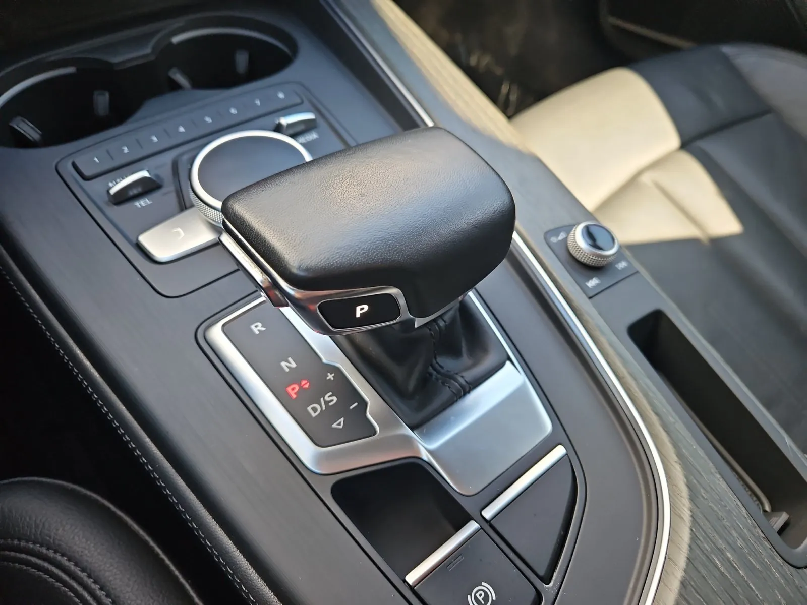 Audi A4 photo 27
