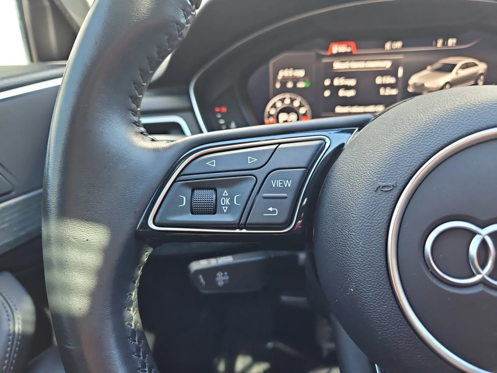 Audi A4 photo 30