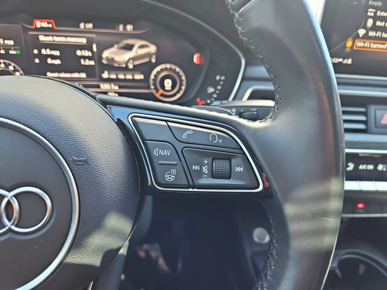 Audi A4 photo 29