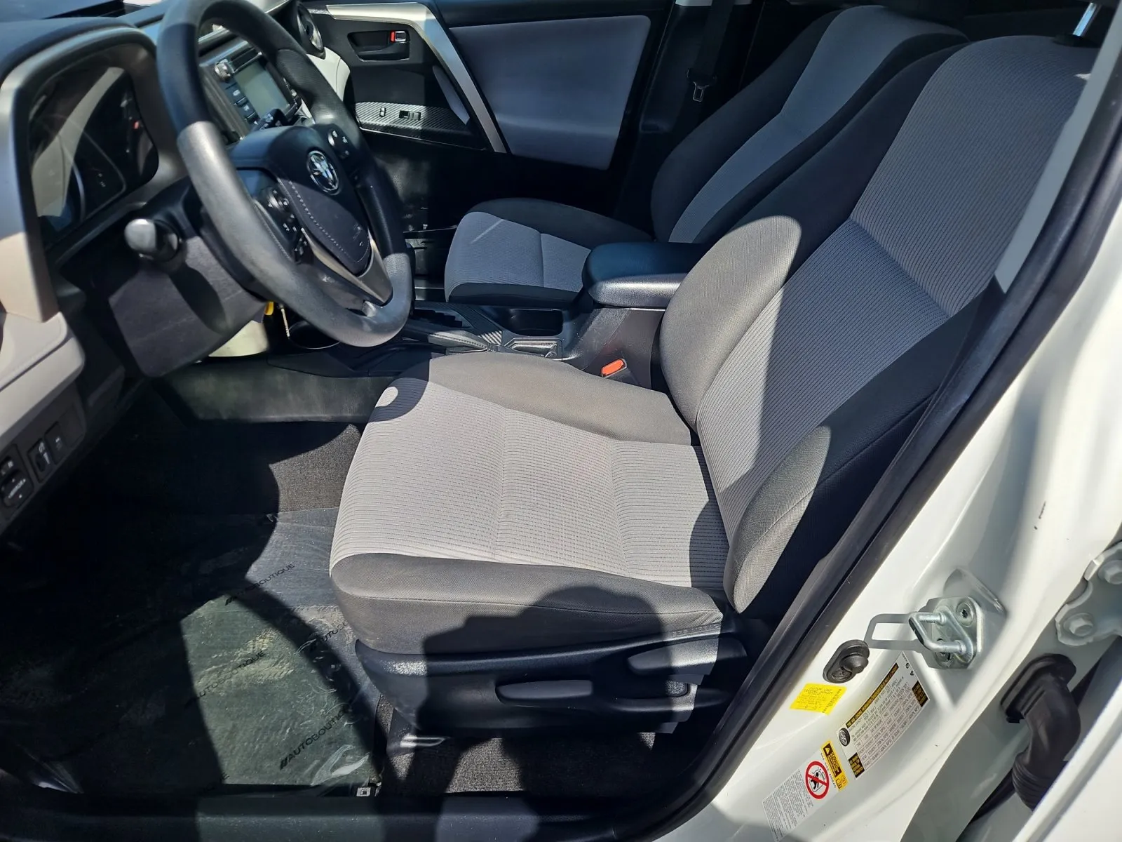 Toyota RAV4 photo 10