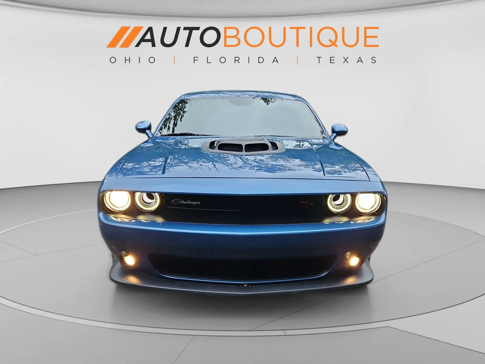 Dodge Challenger photo 8