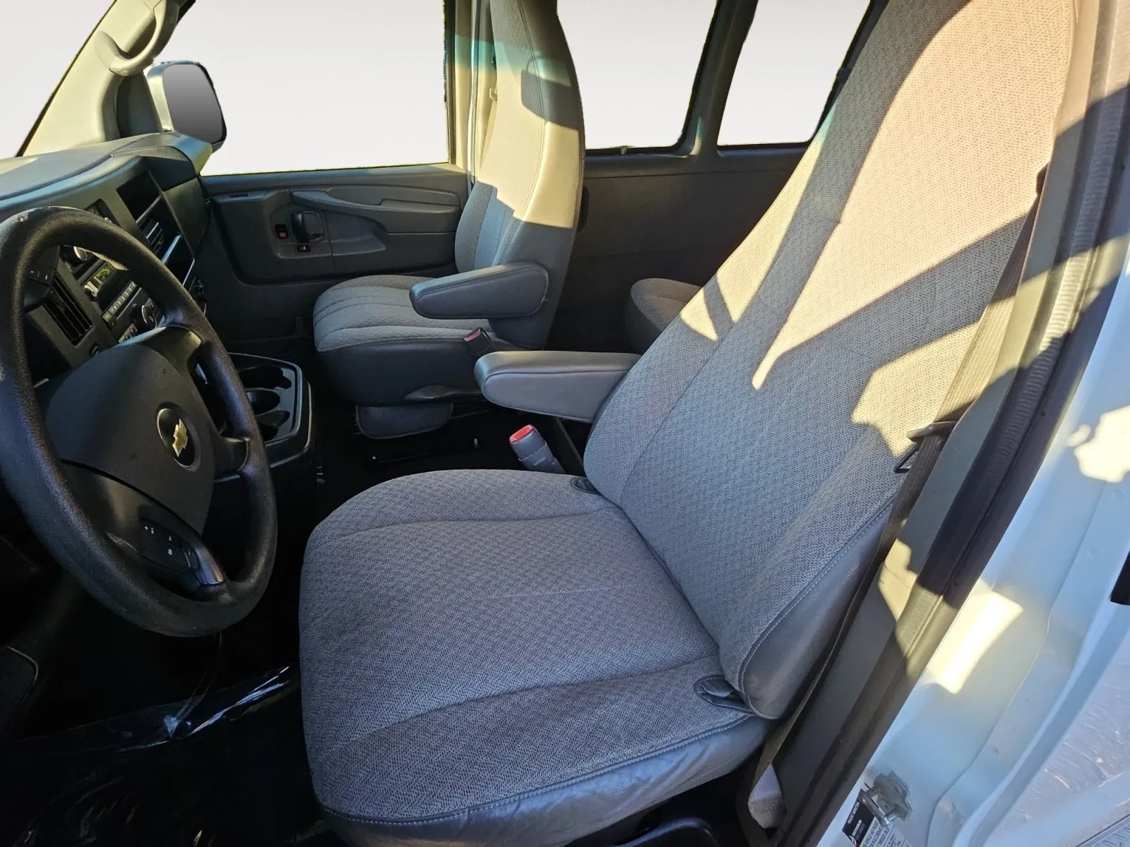 Chevrolet Express photo 9