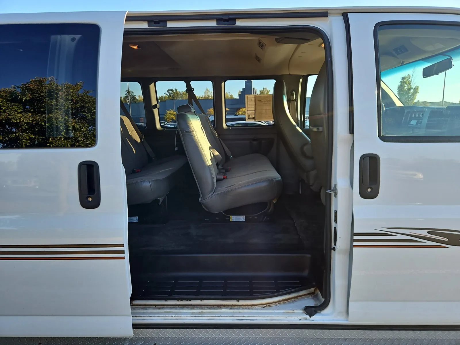 Chevrolet Express photo 16