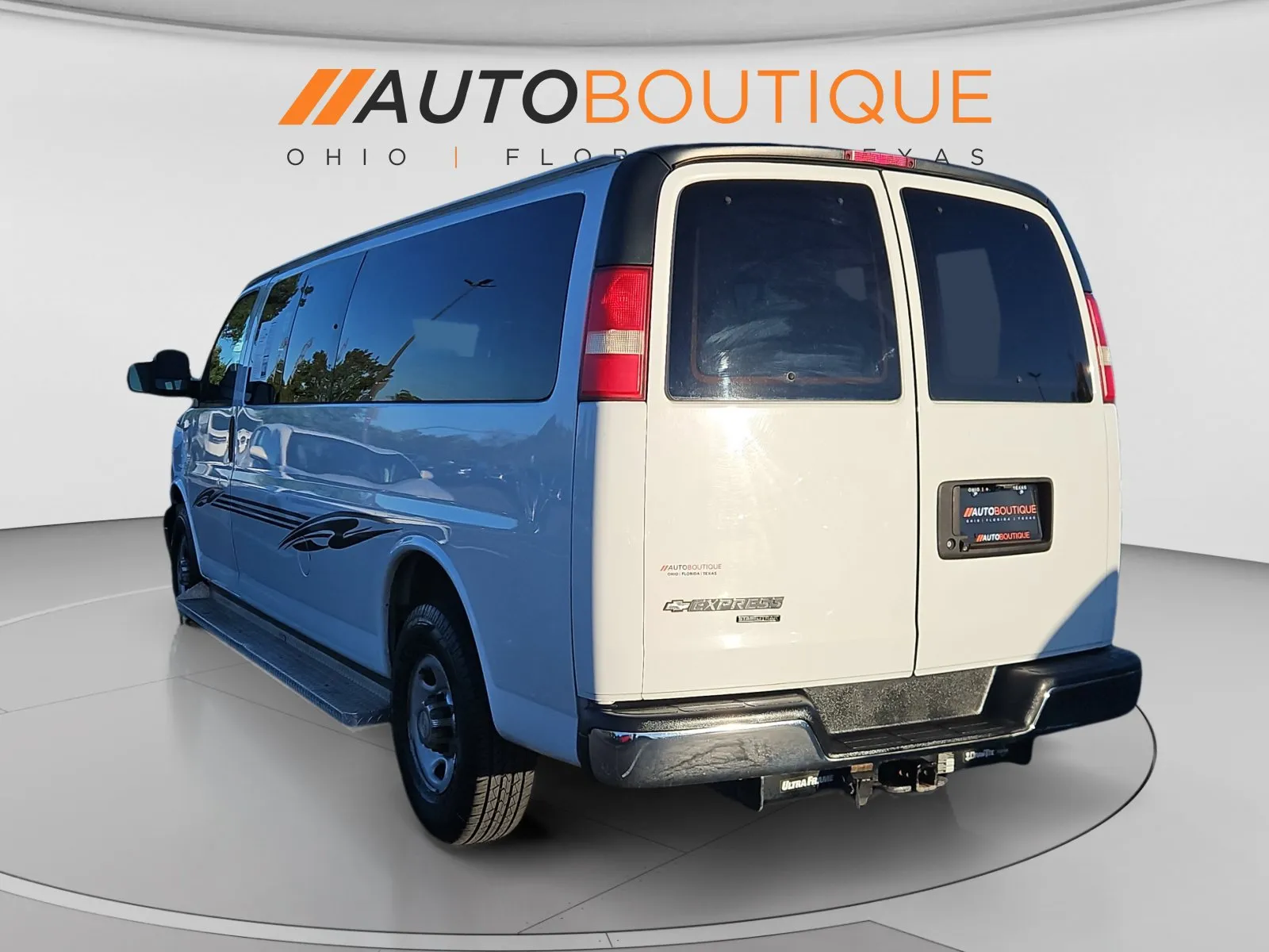 Chevrolet Express photo 3