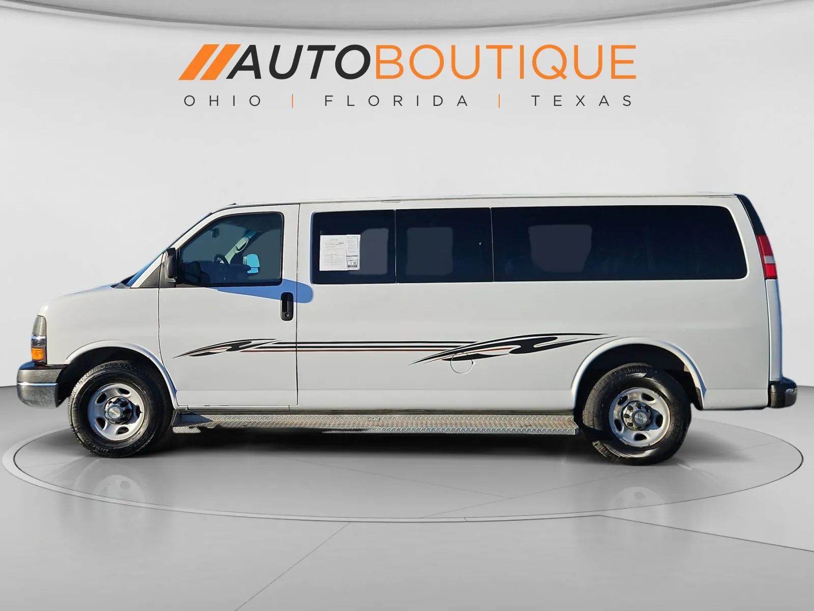 Chevrolet Express photo 2
