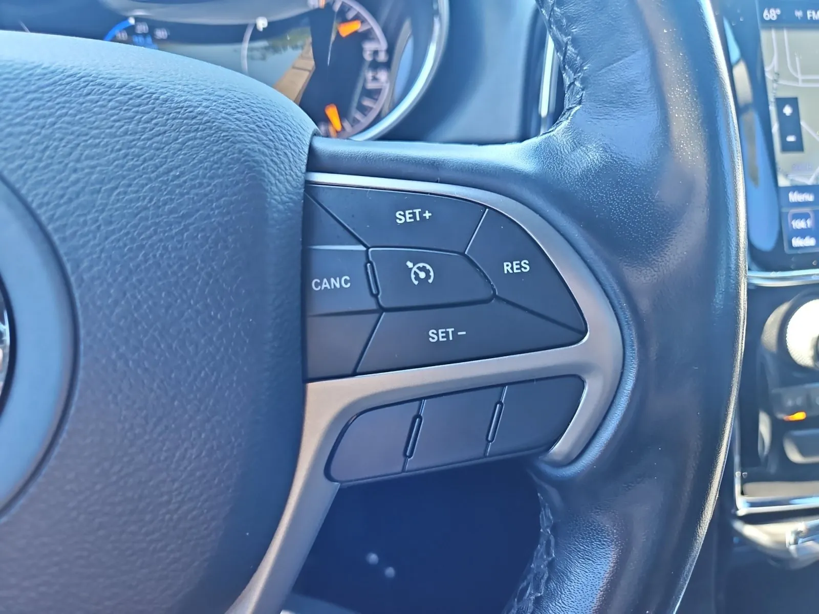 Jeep Grand Cherokee photo 26