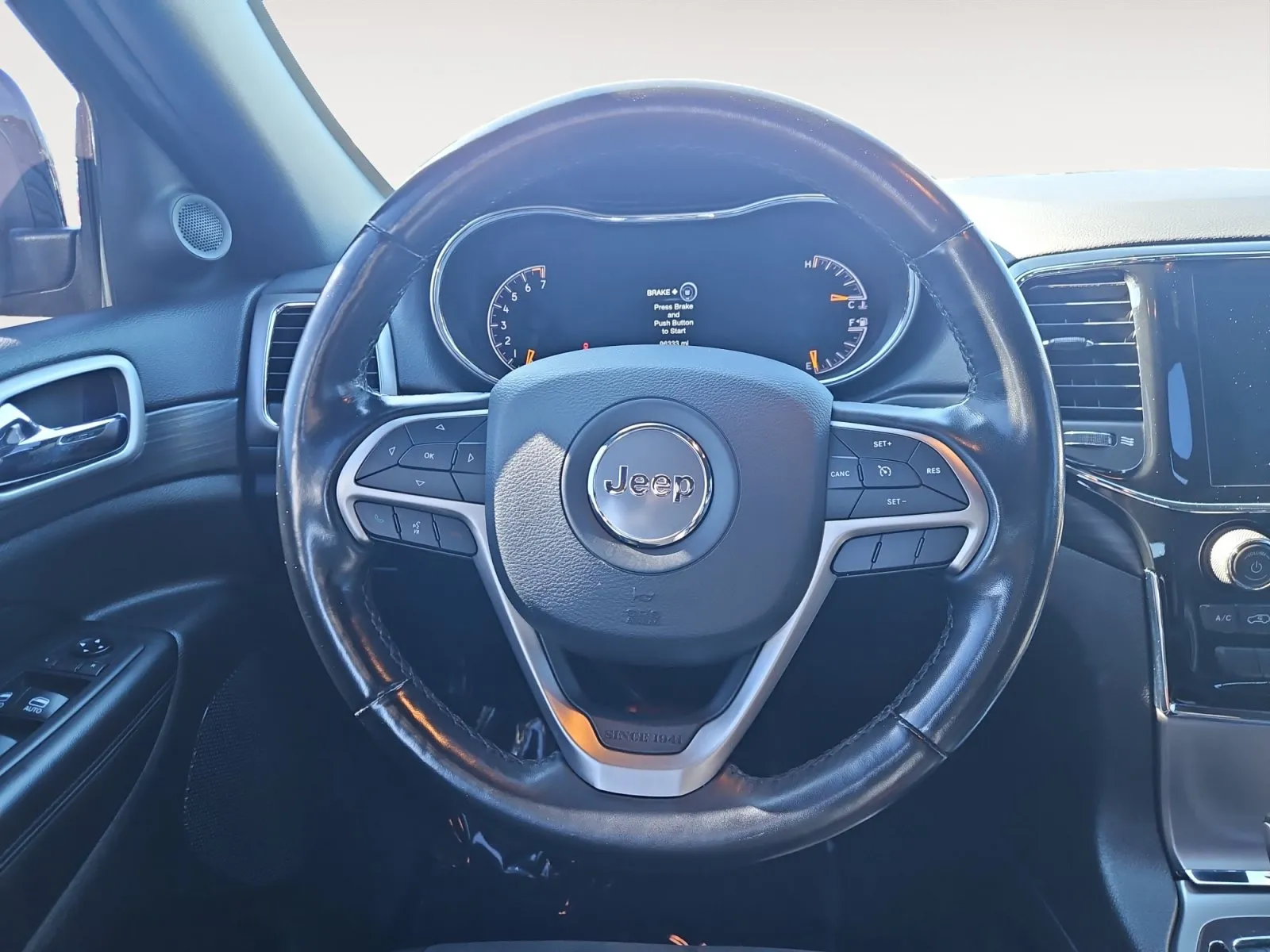 Jeep Grand Cherokee photo 12