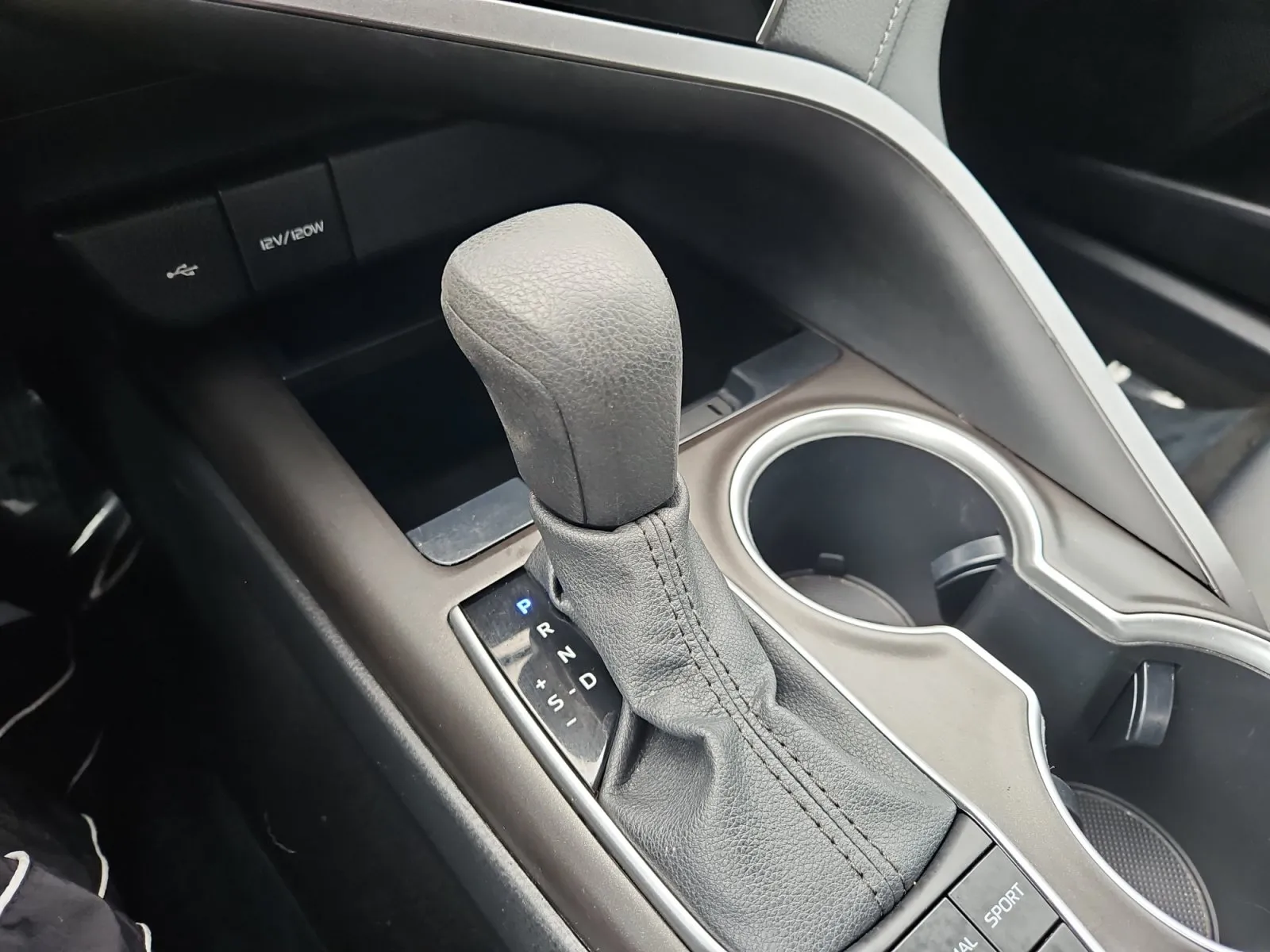 Toyota Camry photo 19