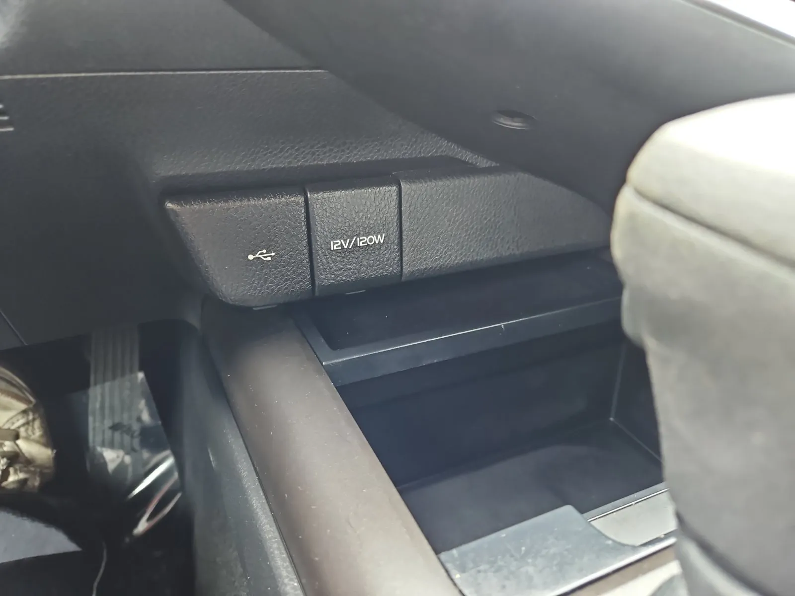 Toyota Camry photo 18