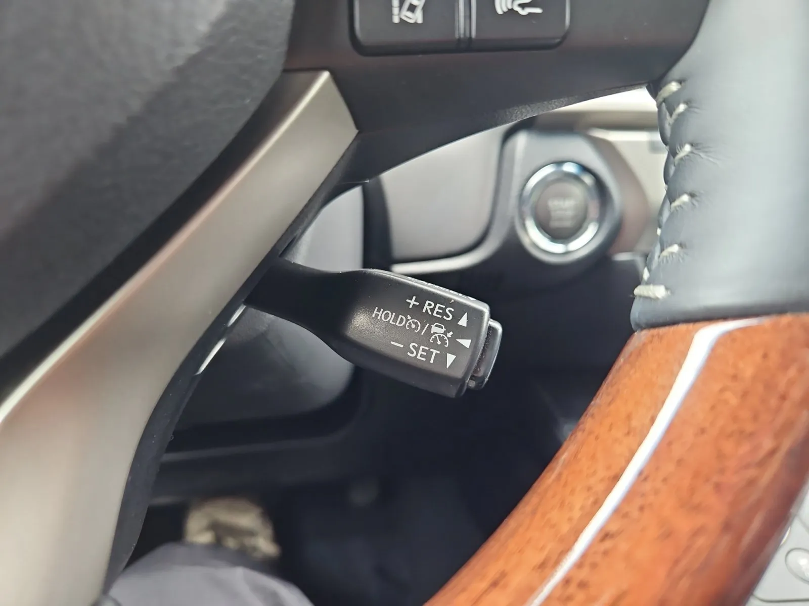Lexus ES photo 26