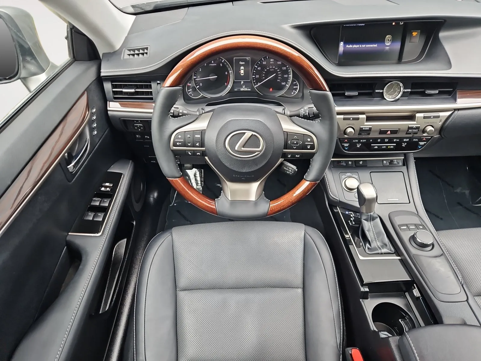 Lexus ES photo 11