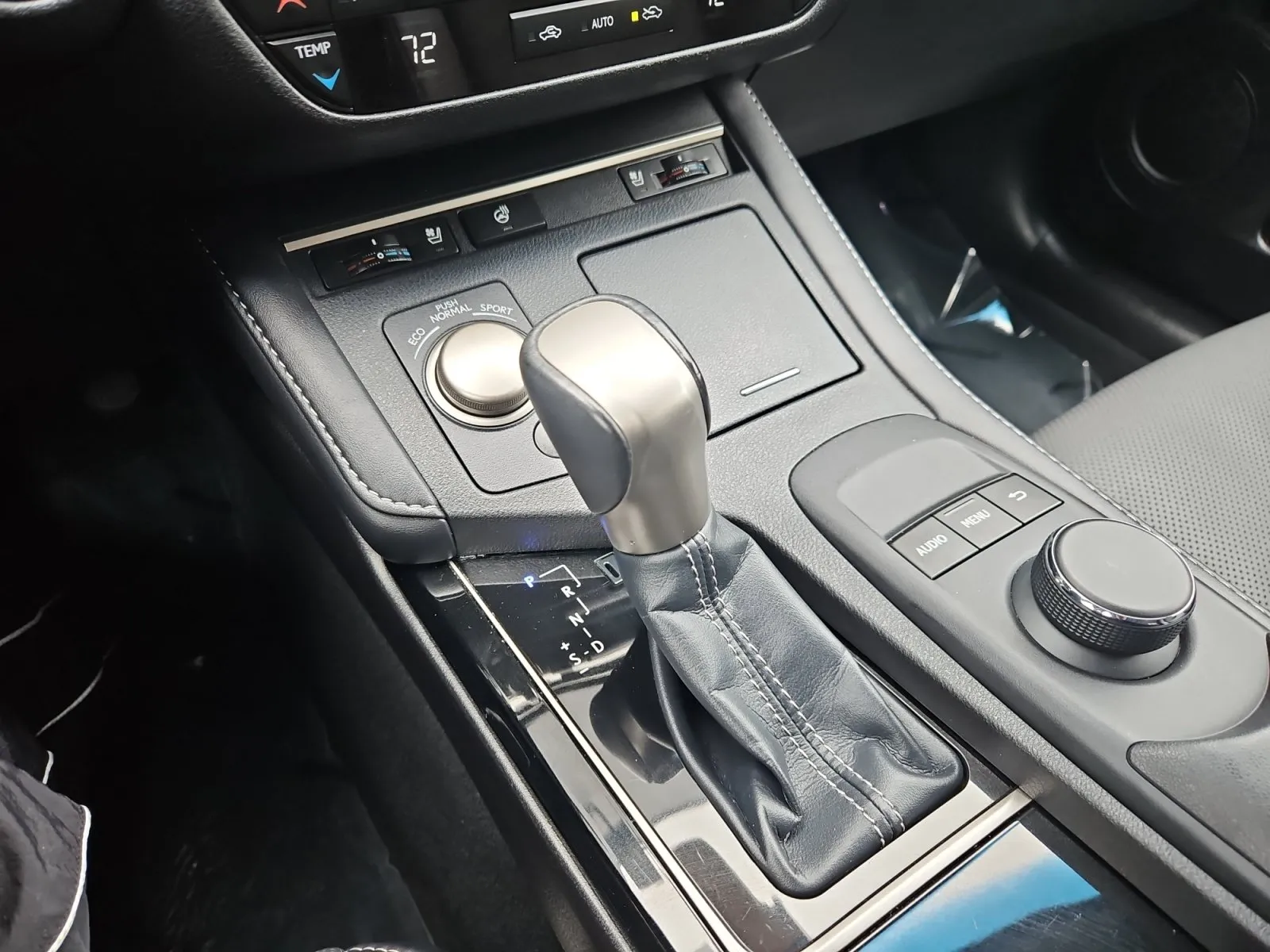 Lexus ES photo 24